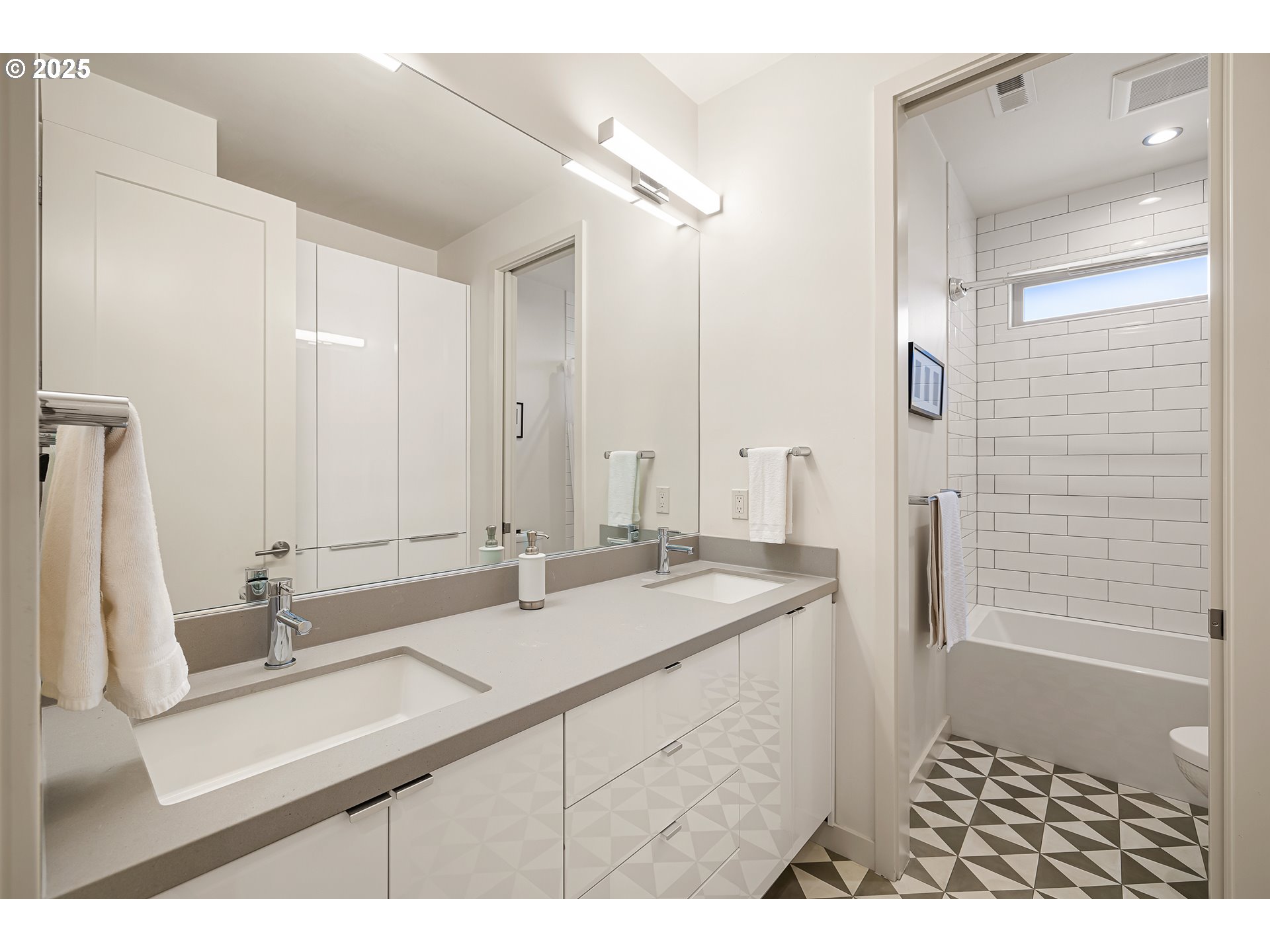 2490 PANORAMA DR