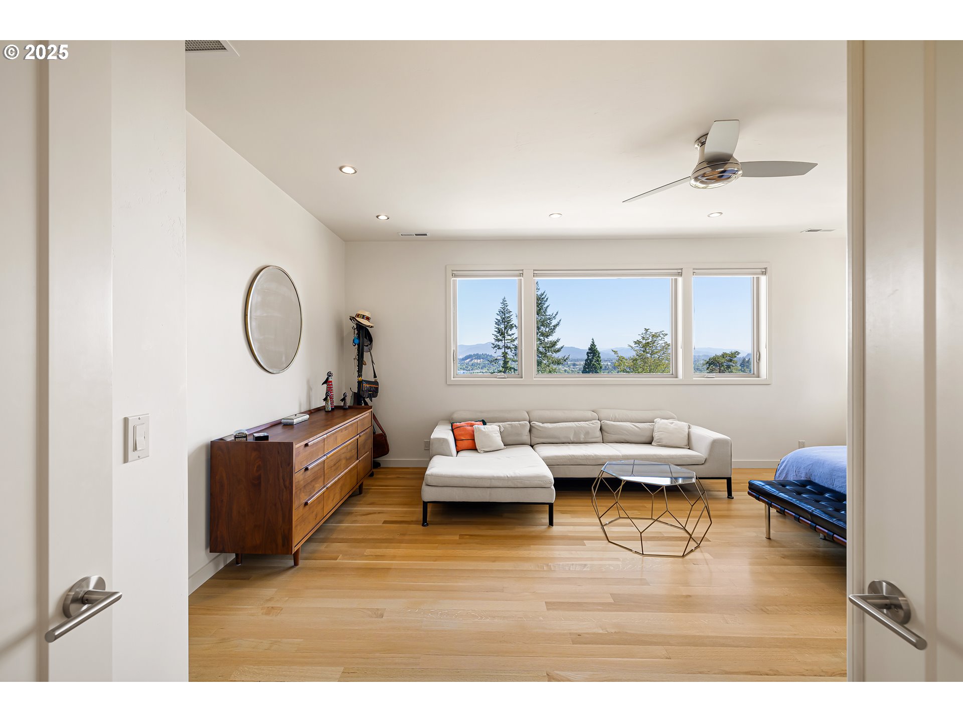 2490 PANORAMA DR