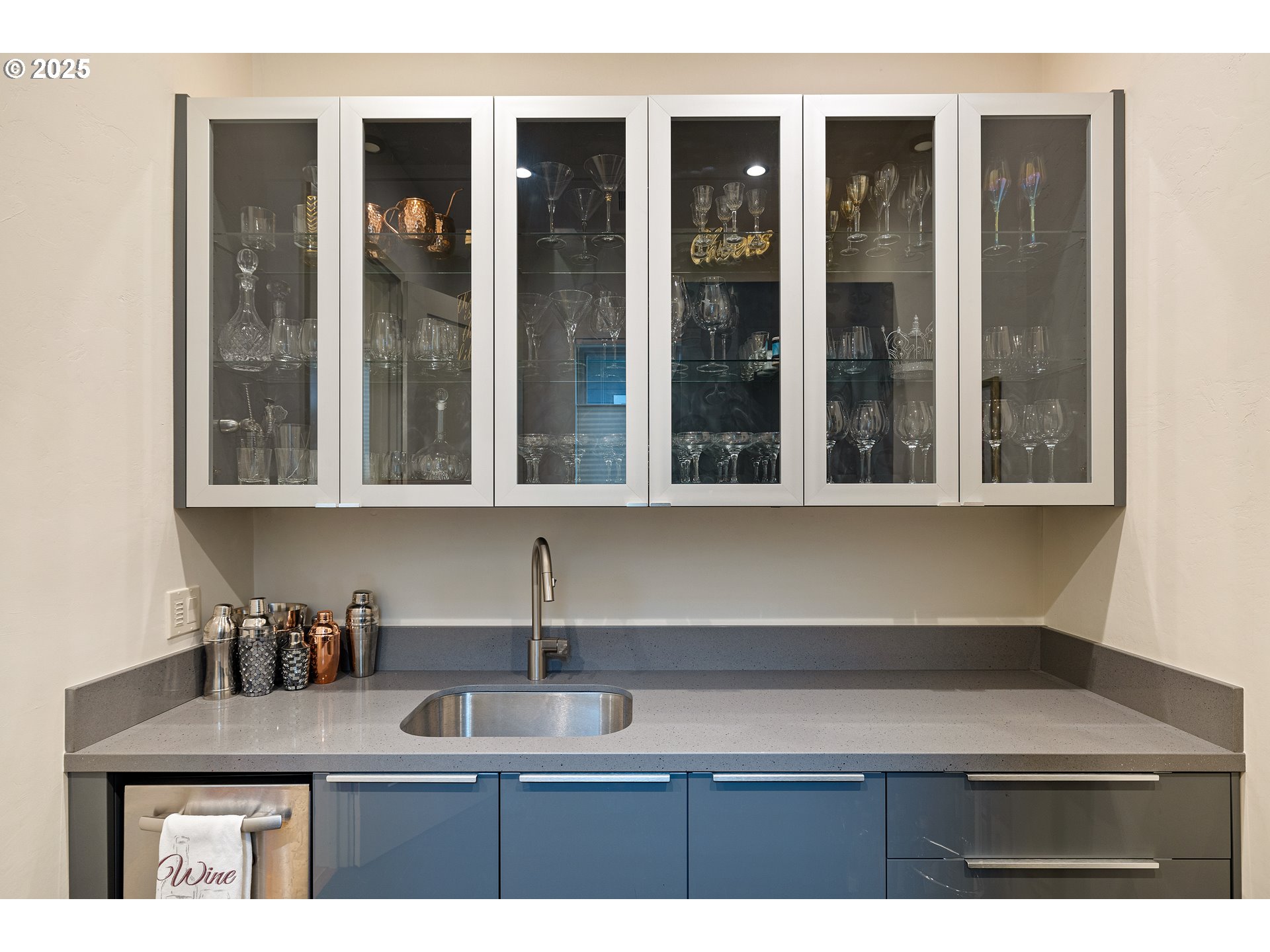 2490 PANORAMA DR