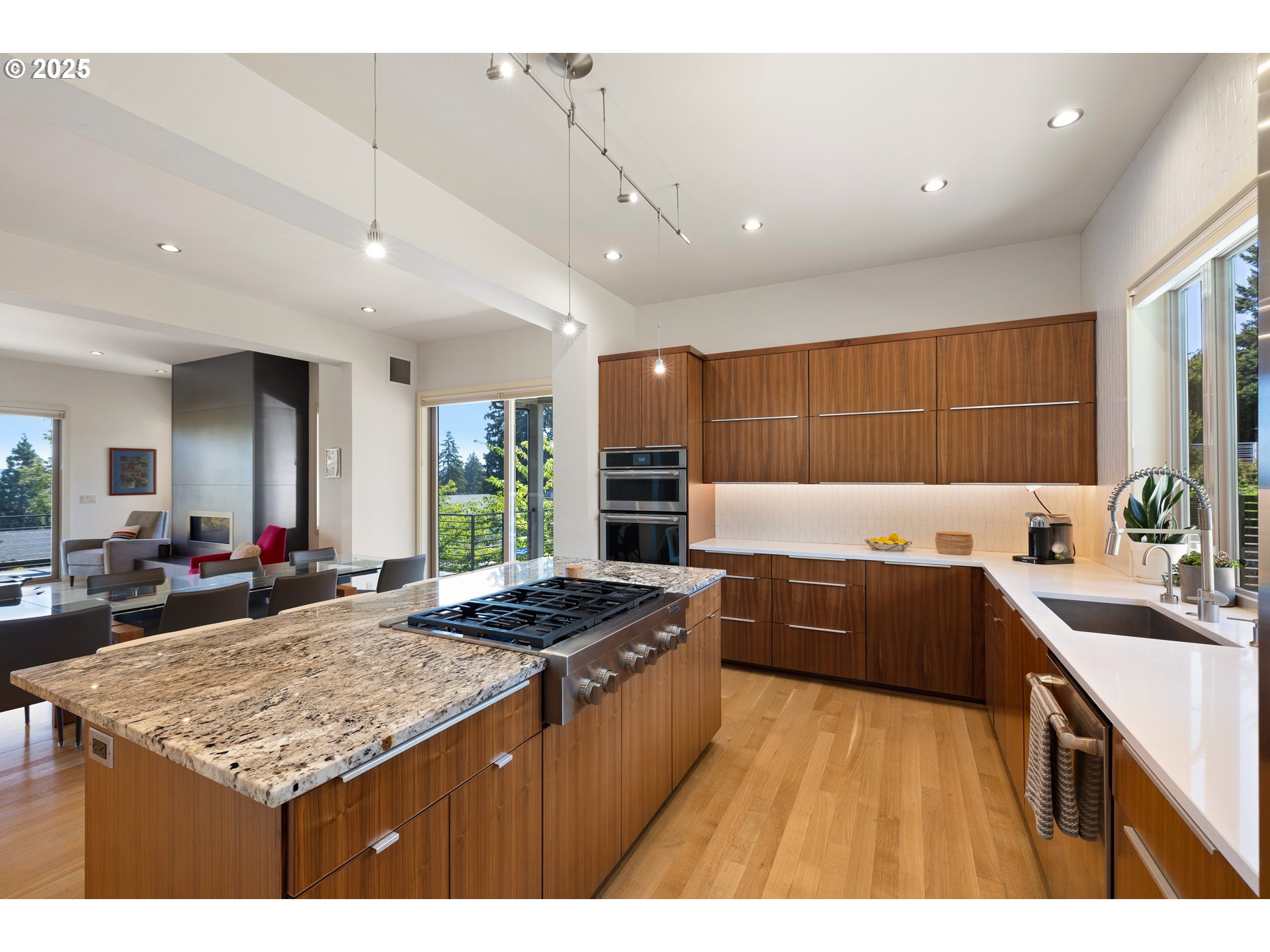 2490 PANORAMA DR