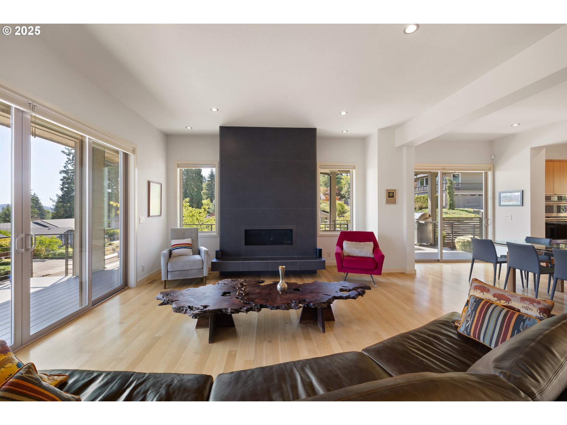 2490 PANORAMA DR