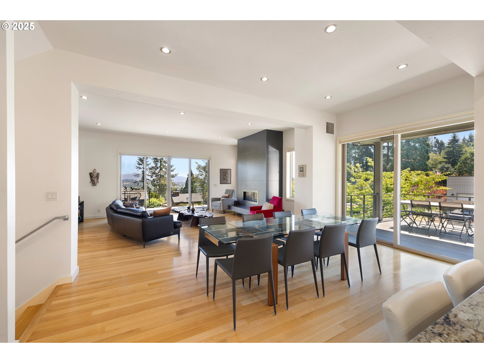 2490 PANORAMA DR
