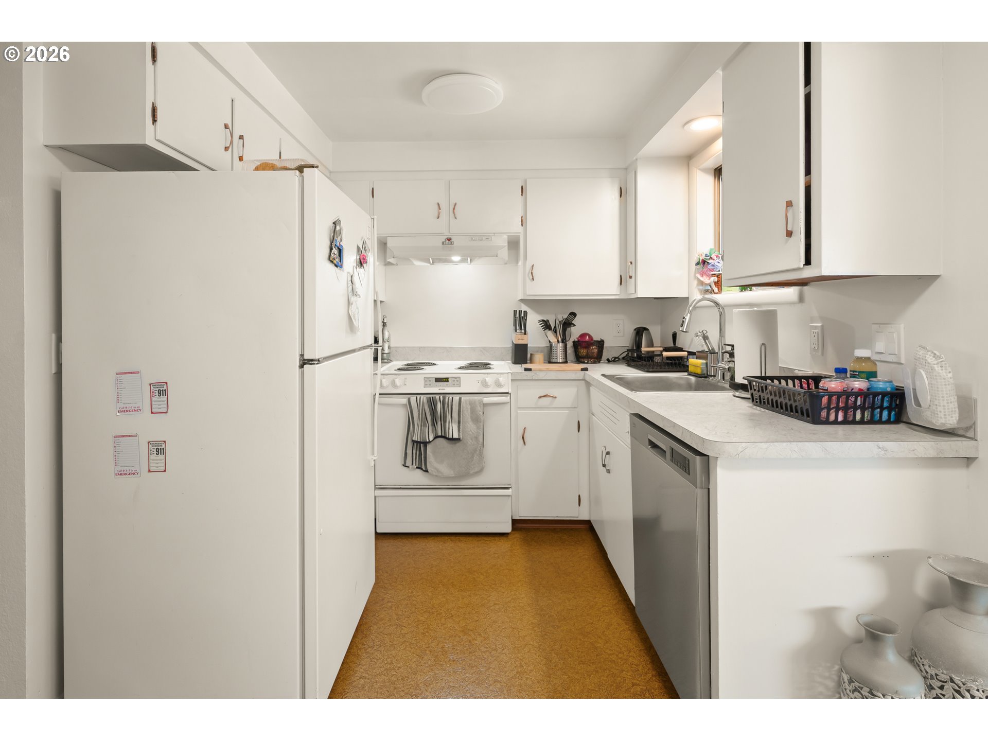 1090 E 28th AVE