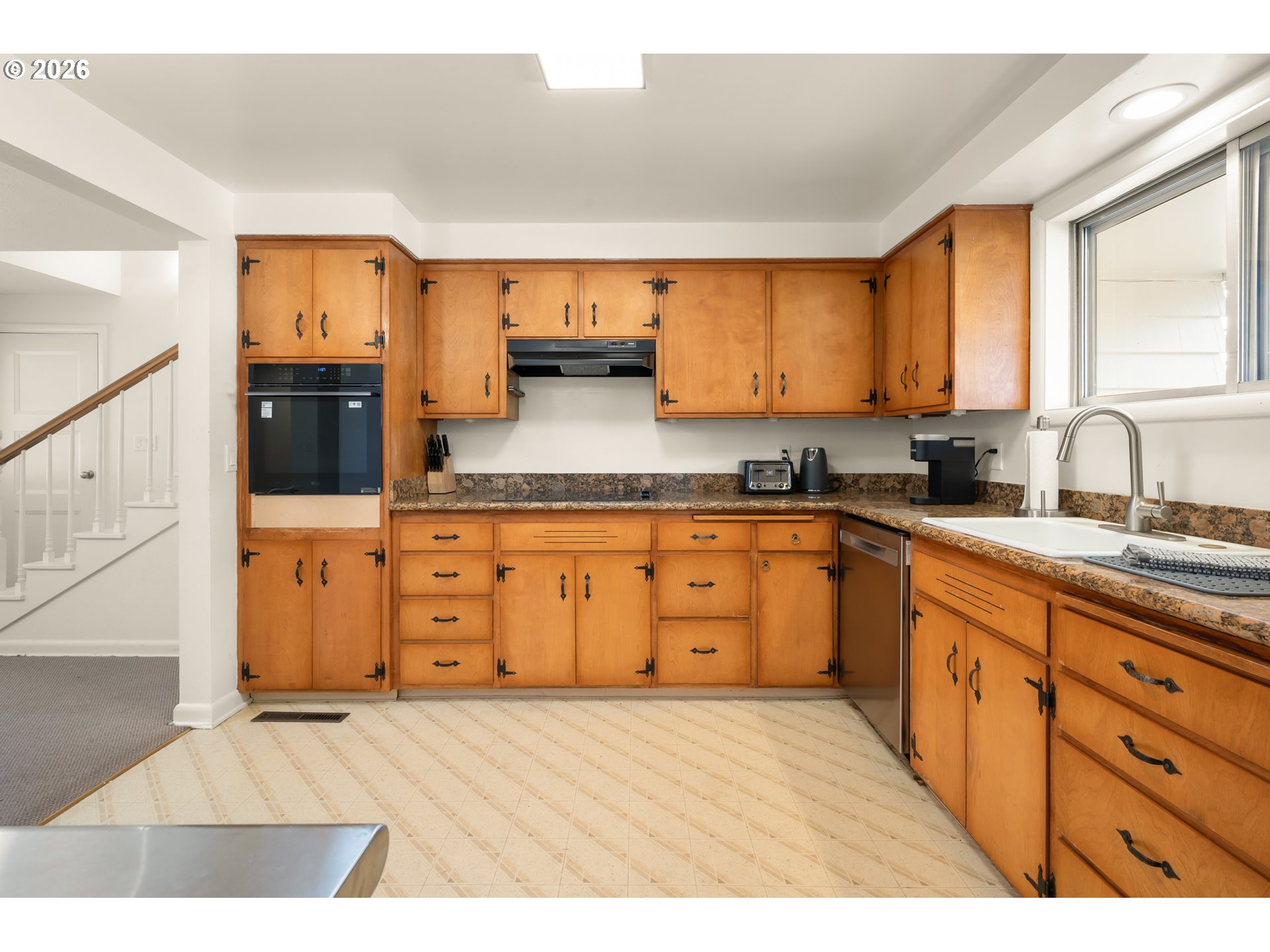1090 E 28th AVE