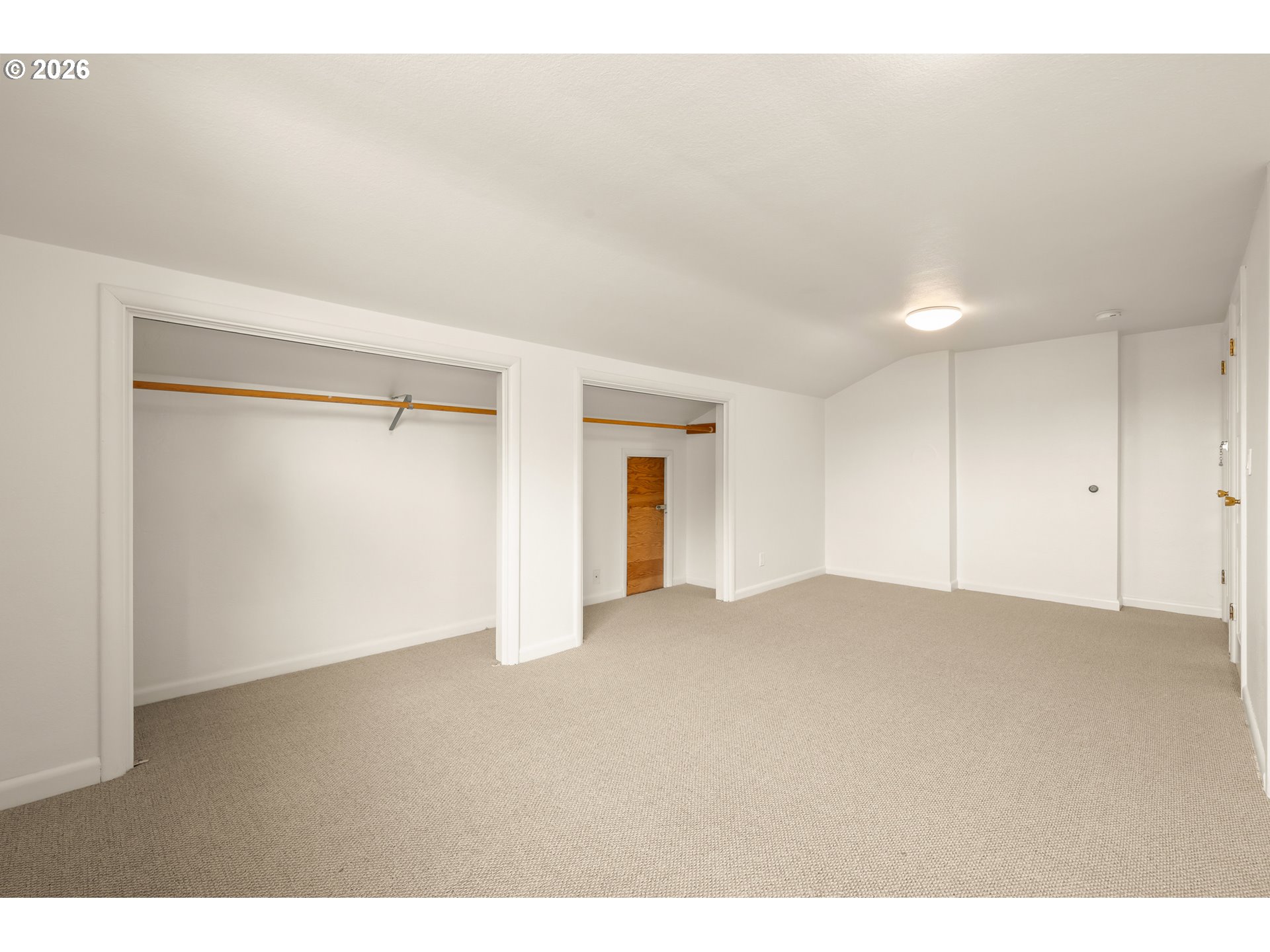 1090 E 28th AVE