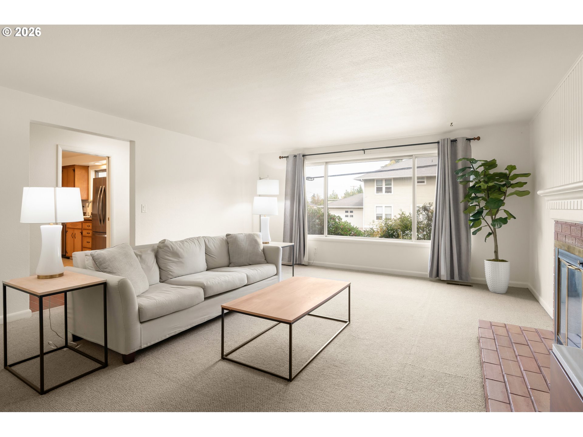 1090 E 28th AVE