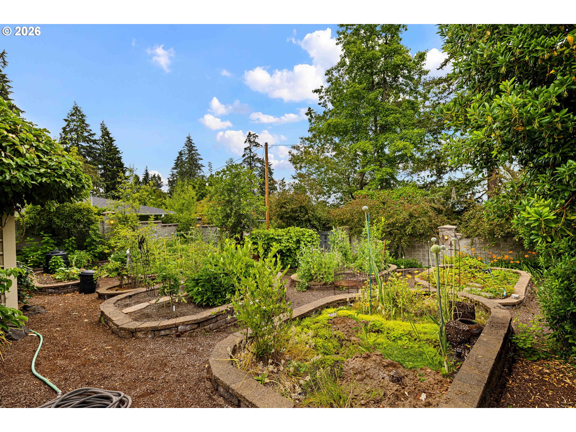 1949 GRAHAM DR