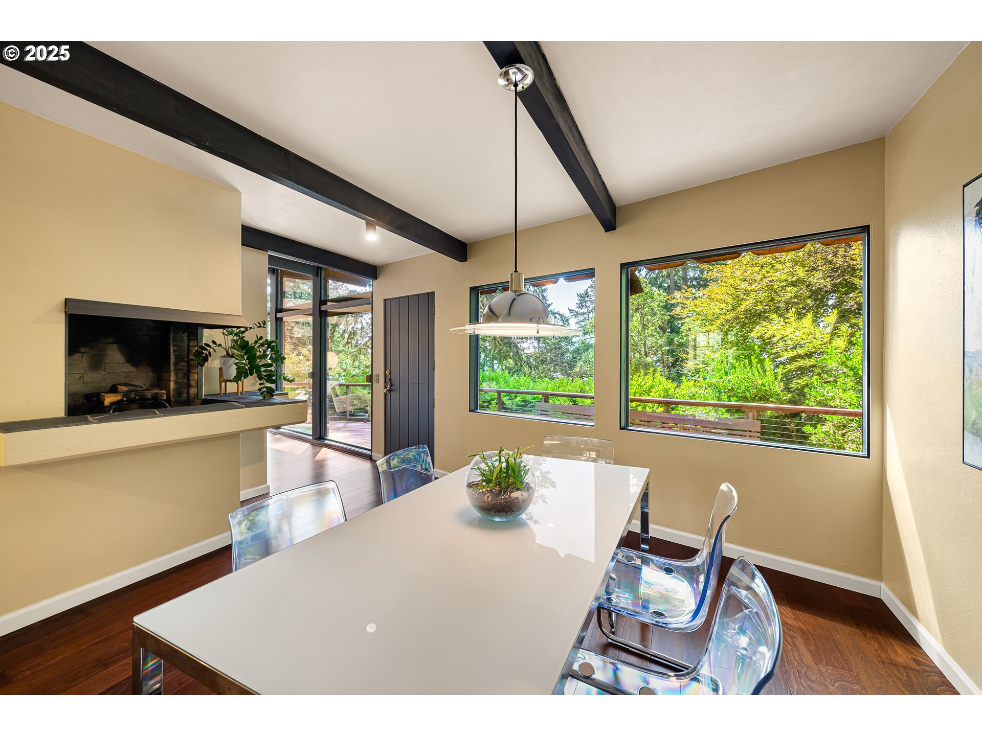 2595 HIGHLAND DR