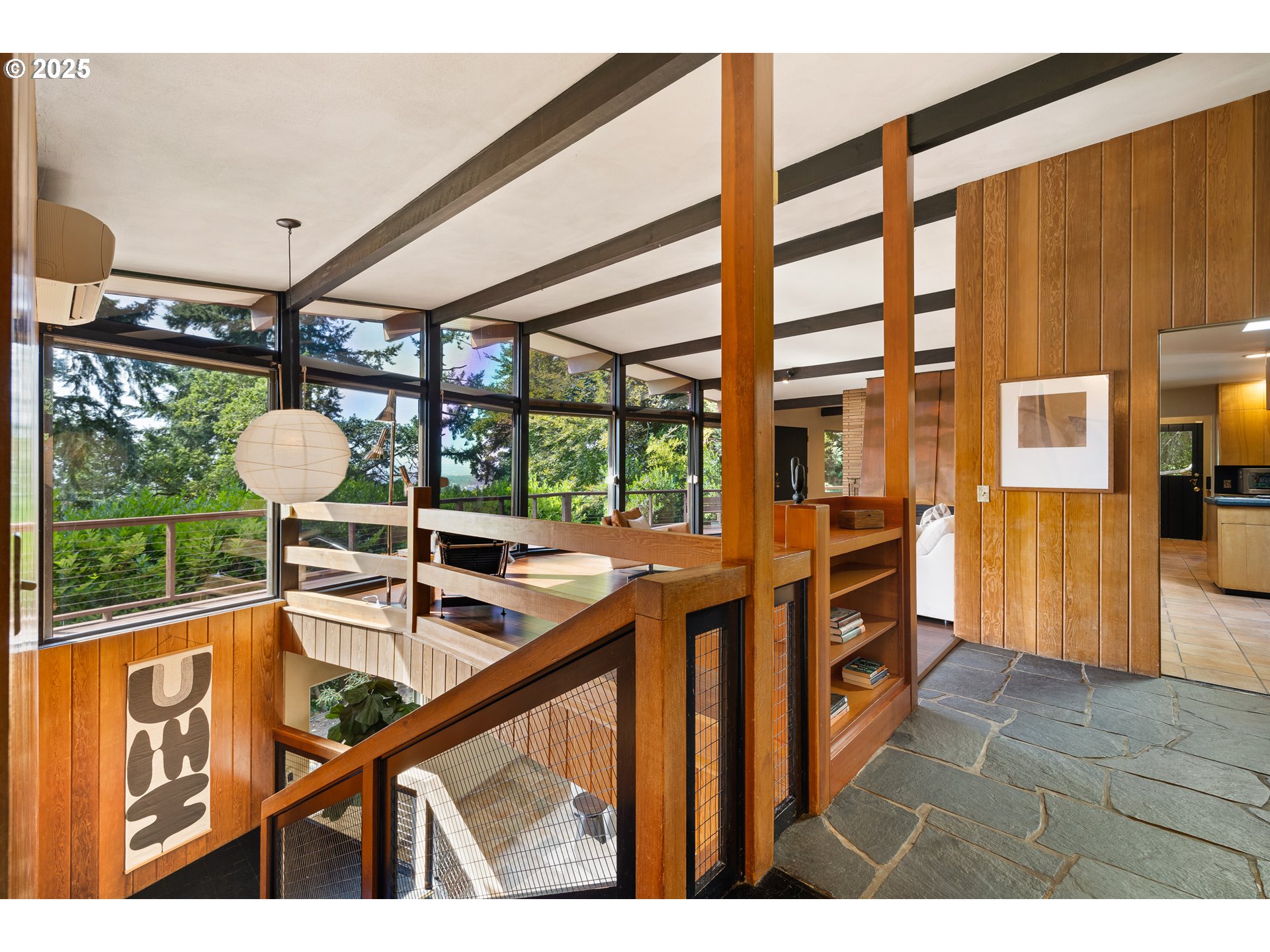 2595 HIGHLAND DR