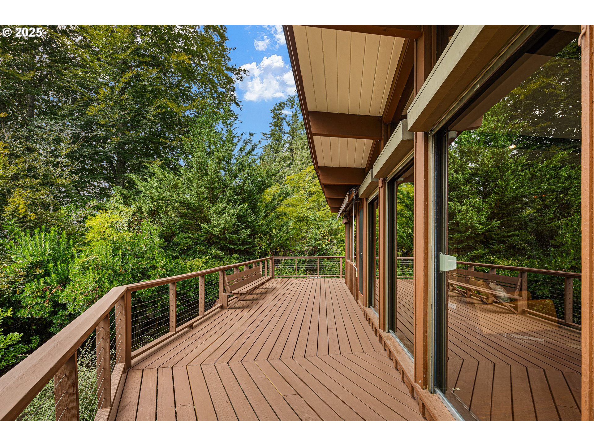 2595 HIGHLAND DR