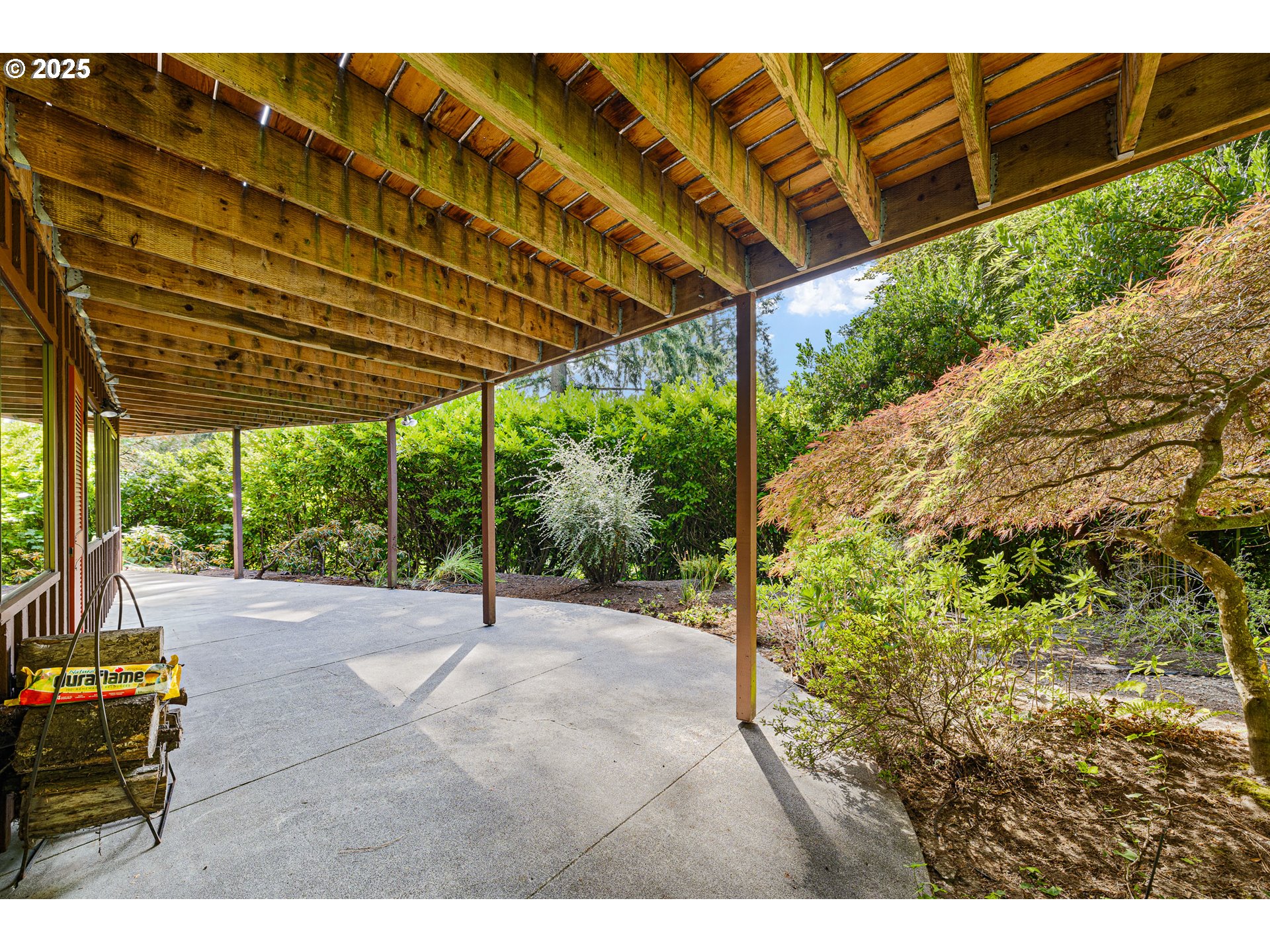 2595 HIGHLAND DR