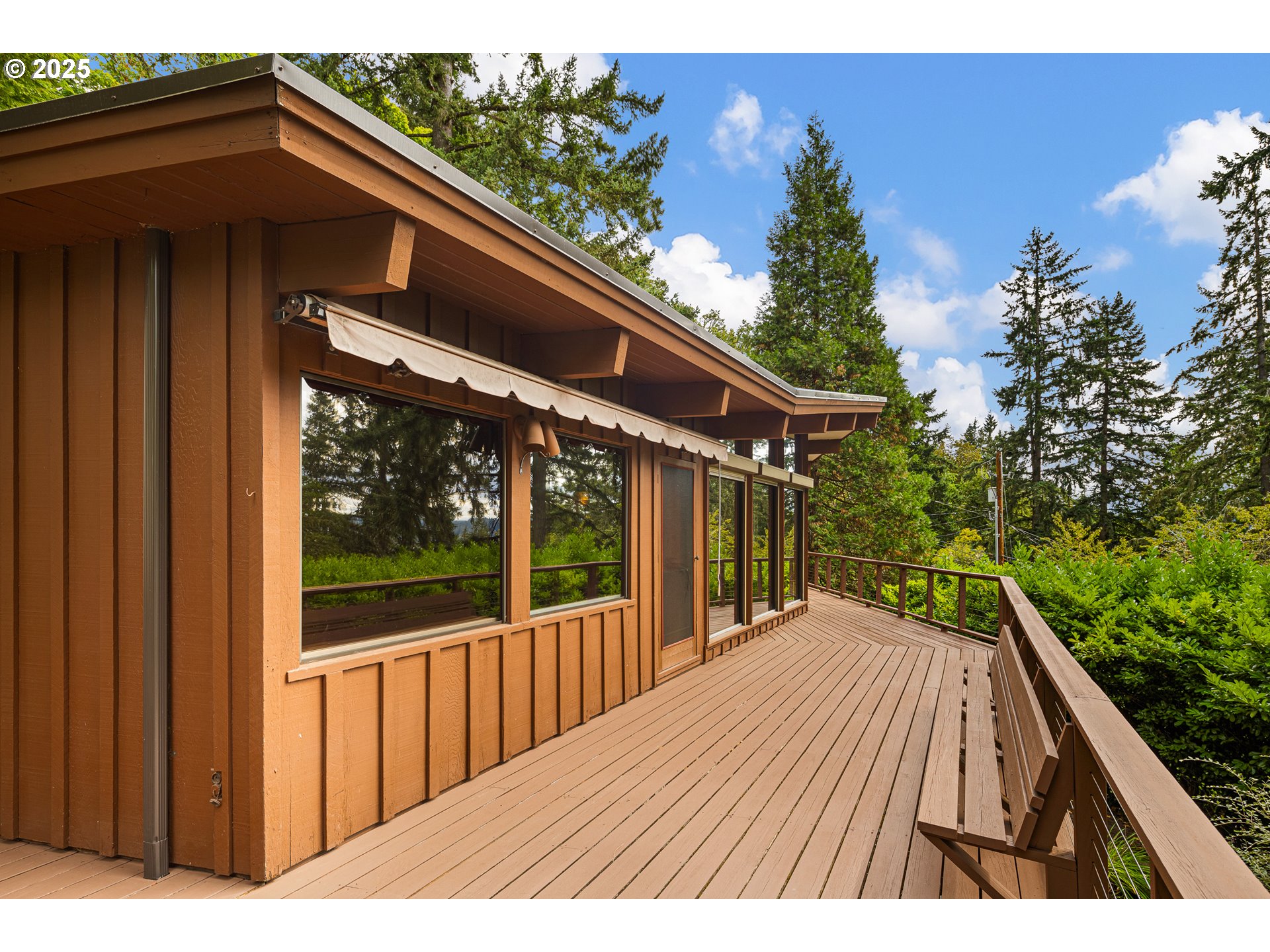 2595 HIGHLAND DR