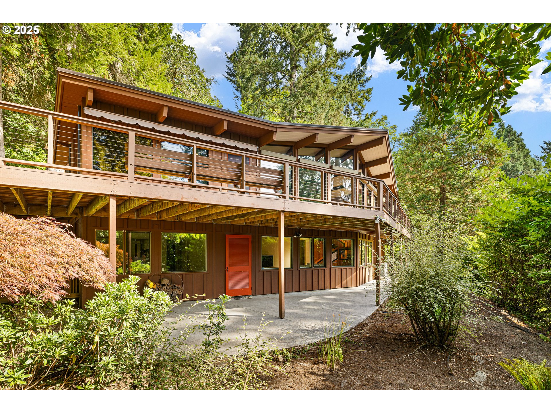 2595 HIGHLAND DR