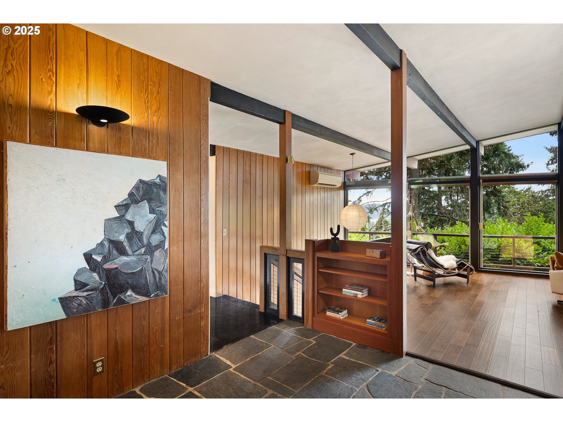 2595 HIGHLAND DR