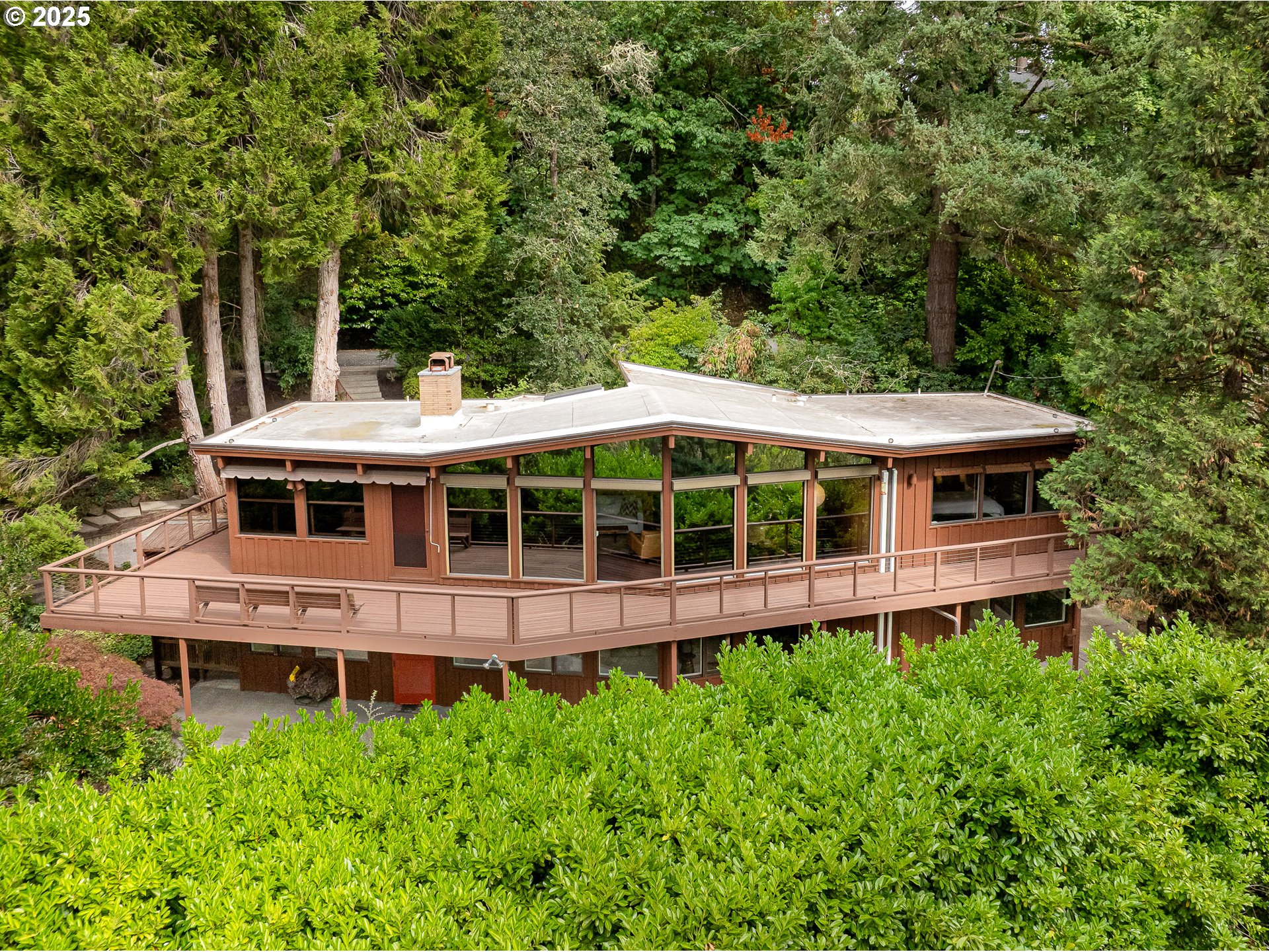 2595 HIGHLAND DR