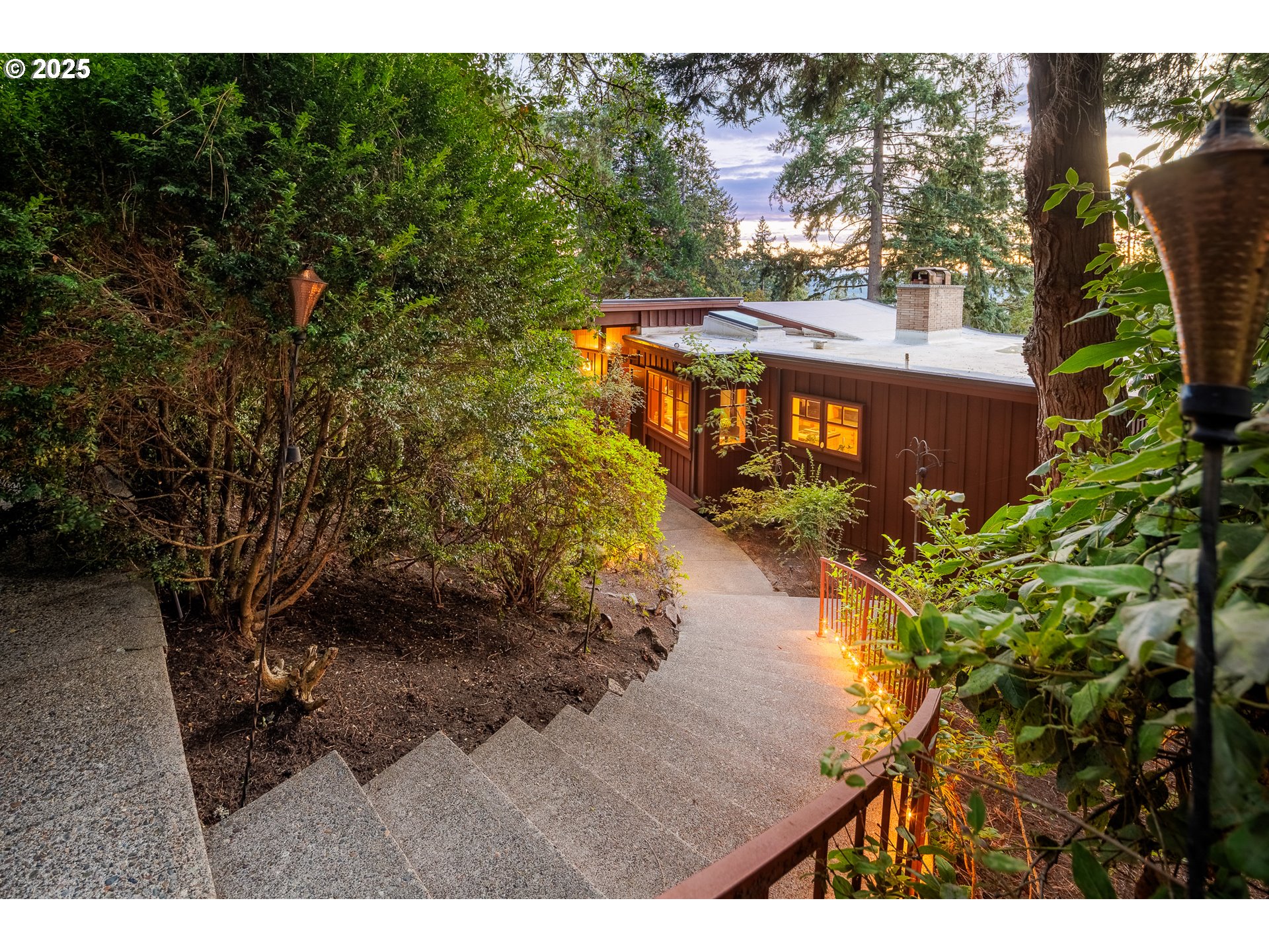 2595 HIGHLAND DR