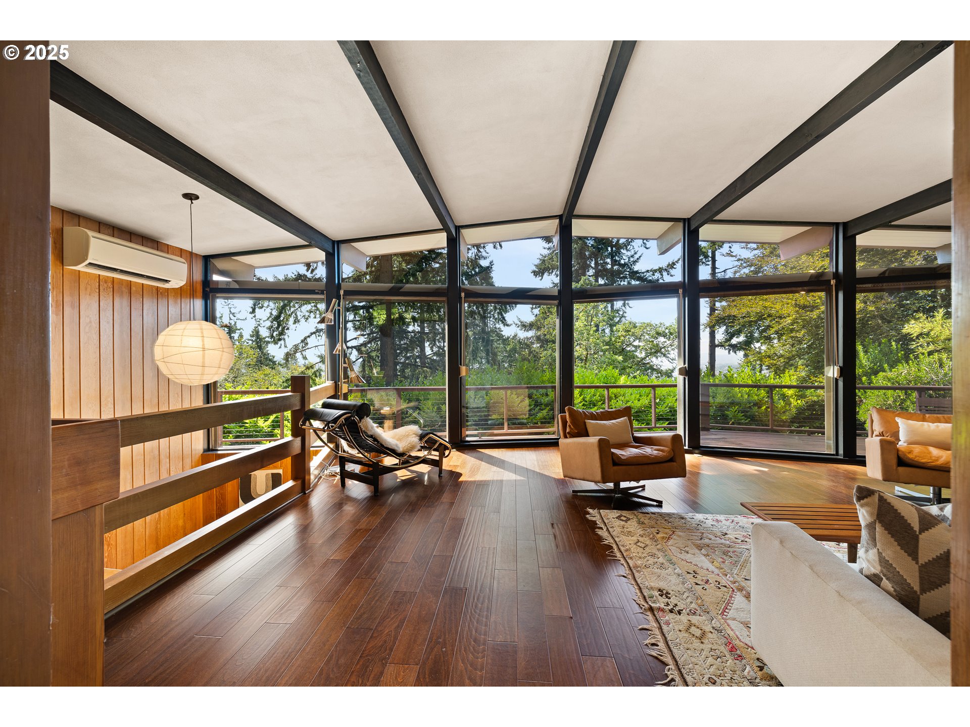 2595 HIGHLAND DR