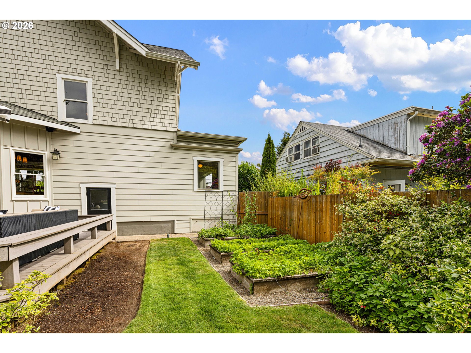 1060 W 17TH AVE