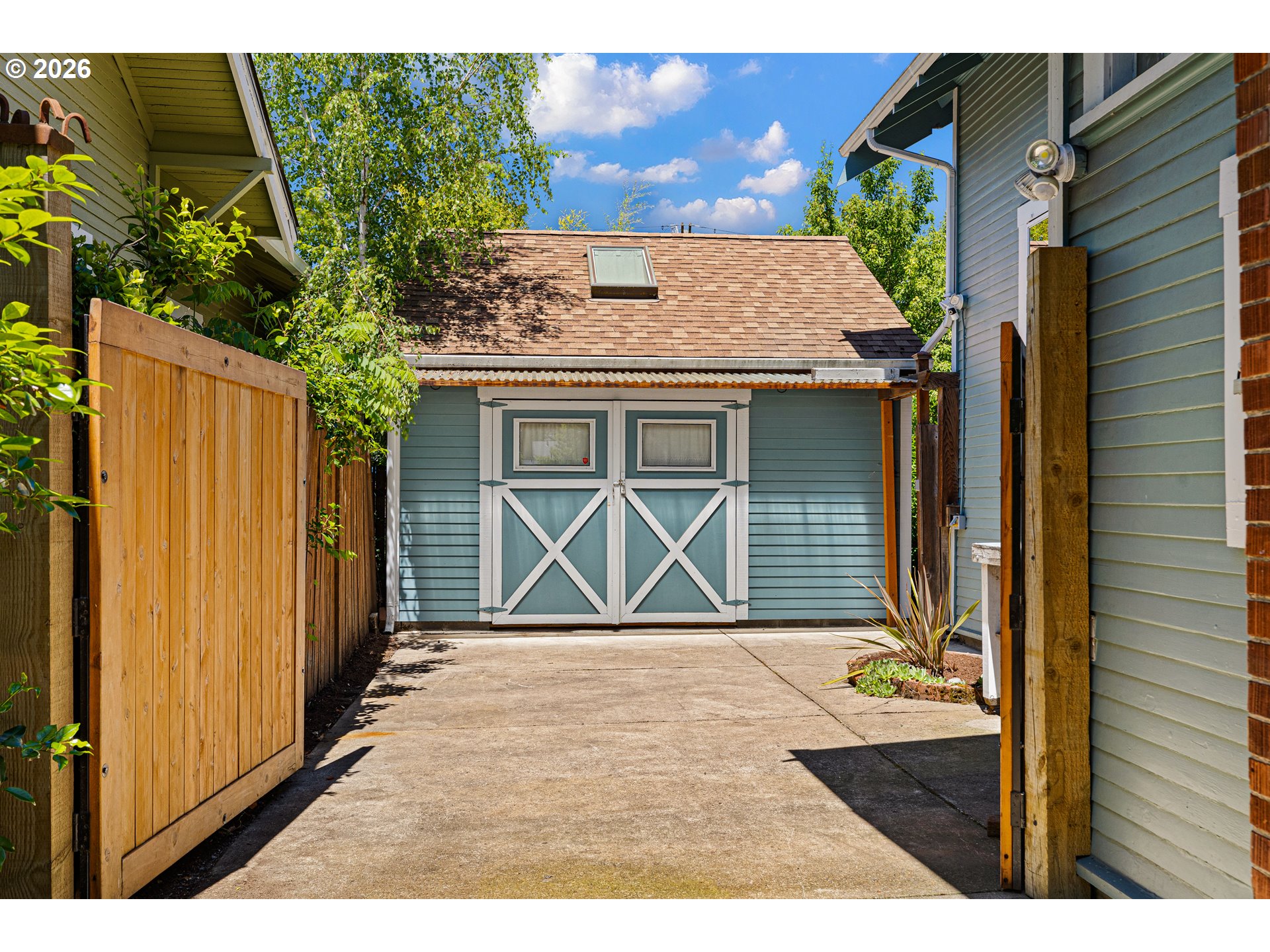 775 W 11th AVE