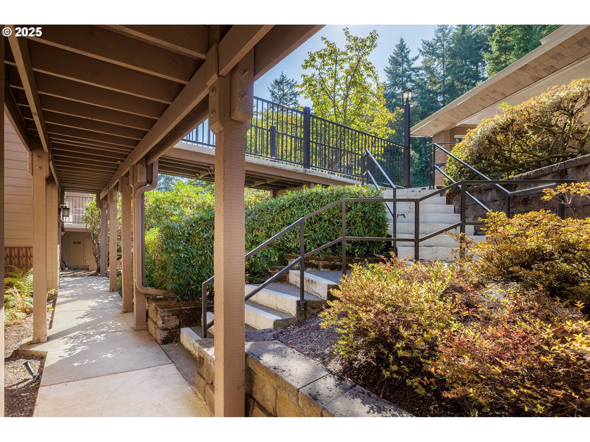 83 ROCKRIDGE DR