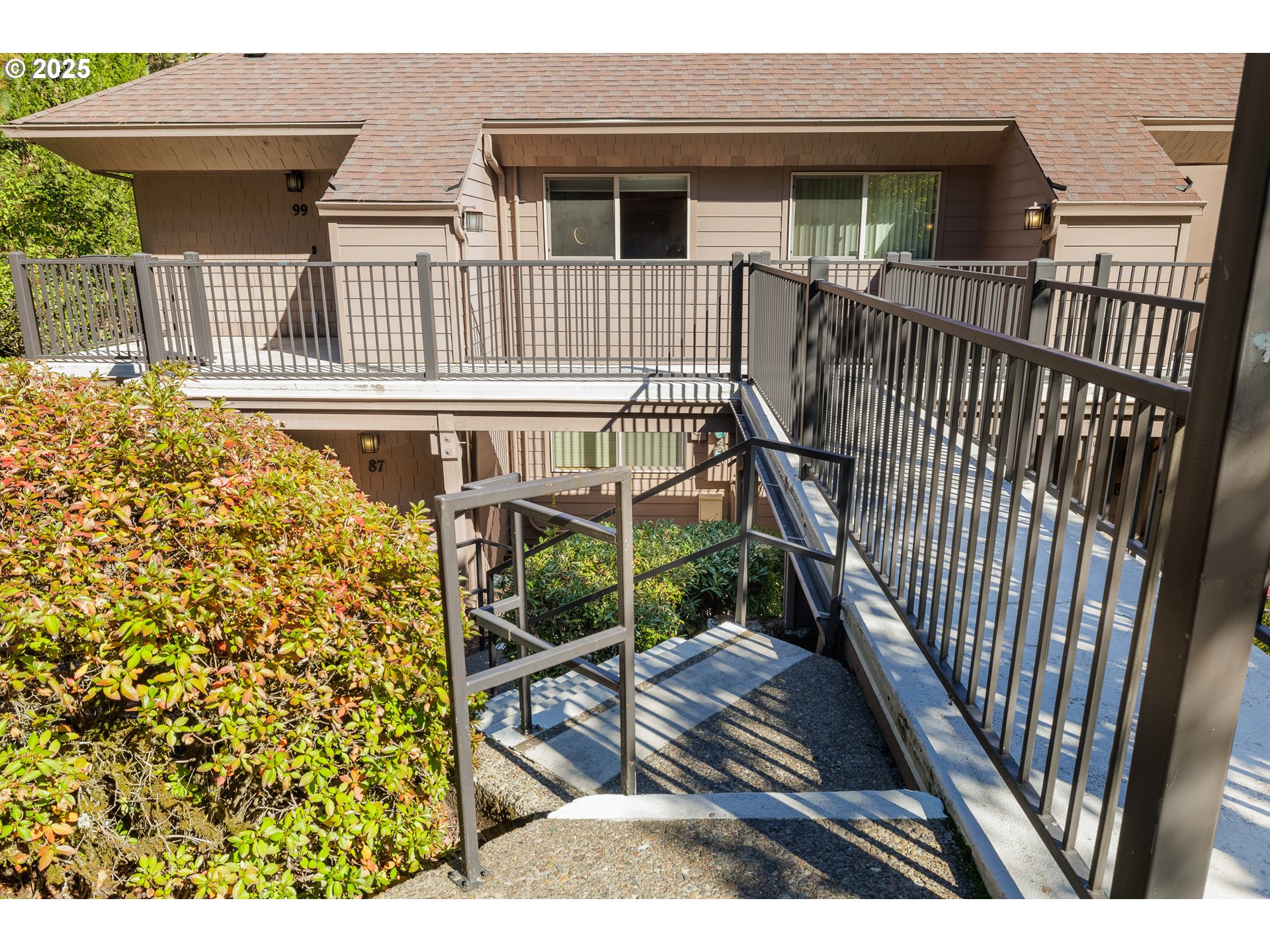 83 ROCKRIDGE DR