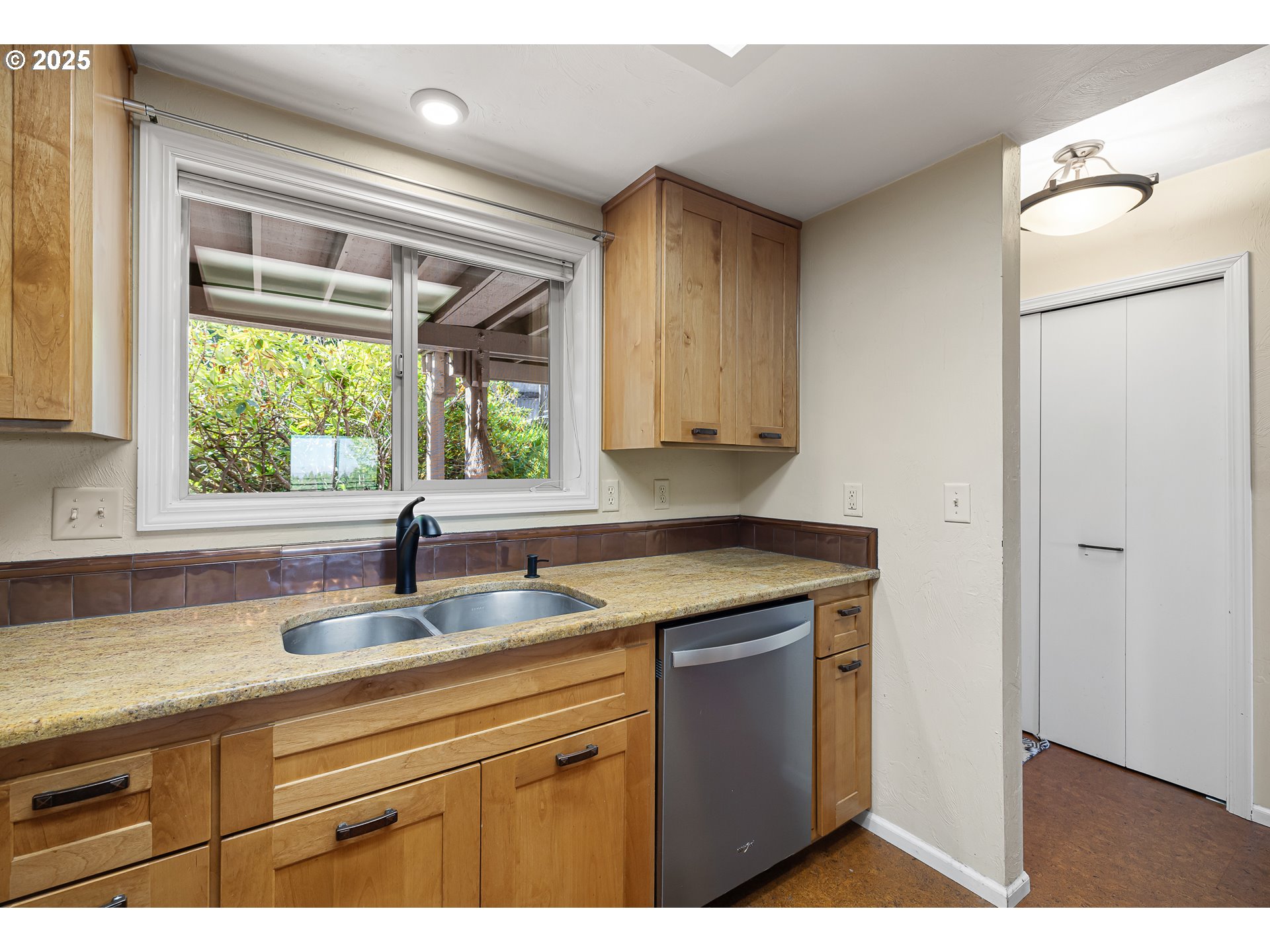 83 ROCKRIDGE DR