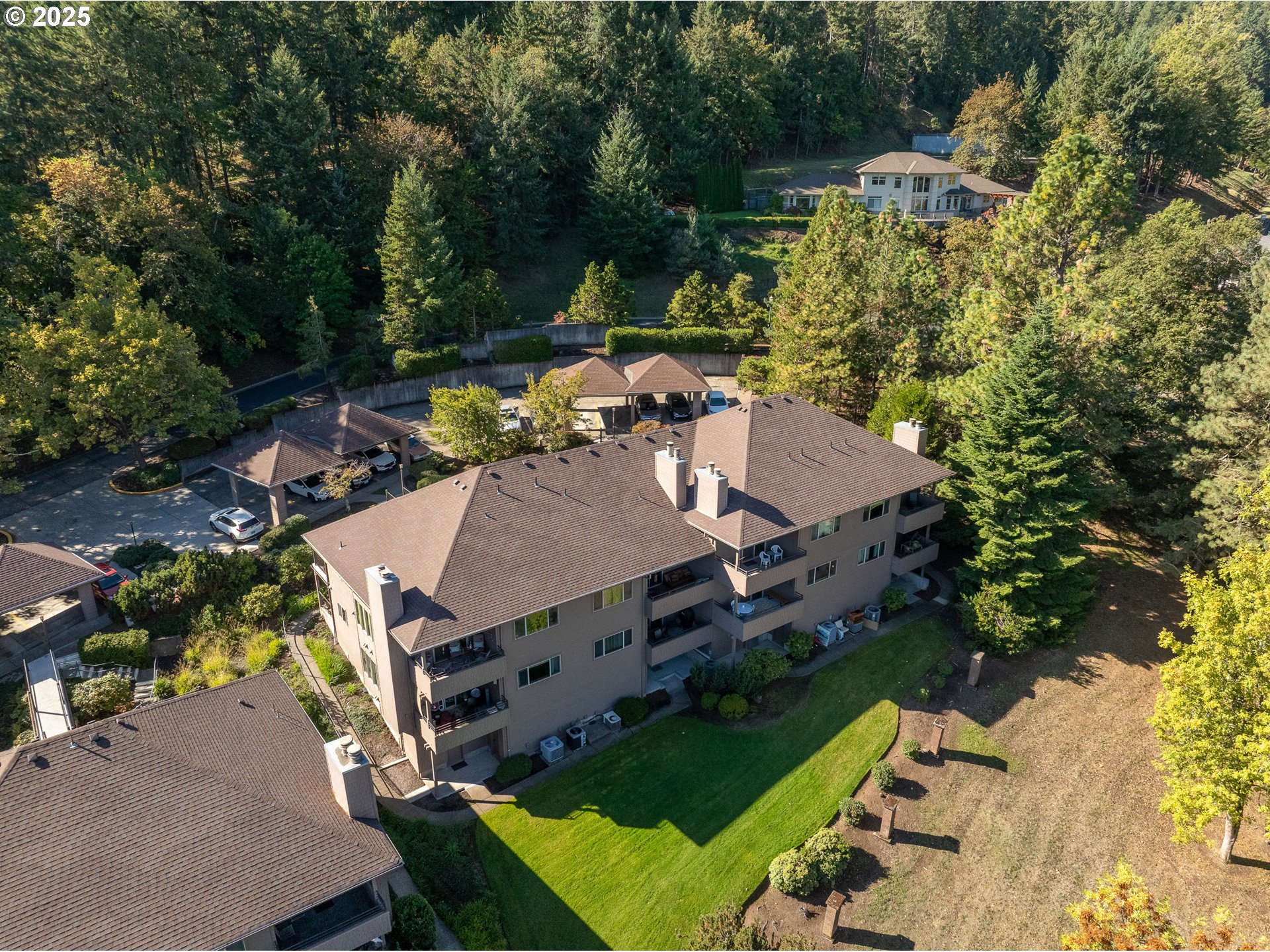 83 ROCKRIDGE DR