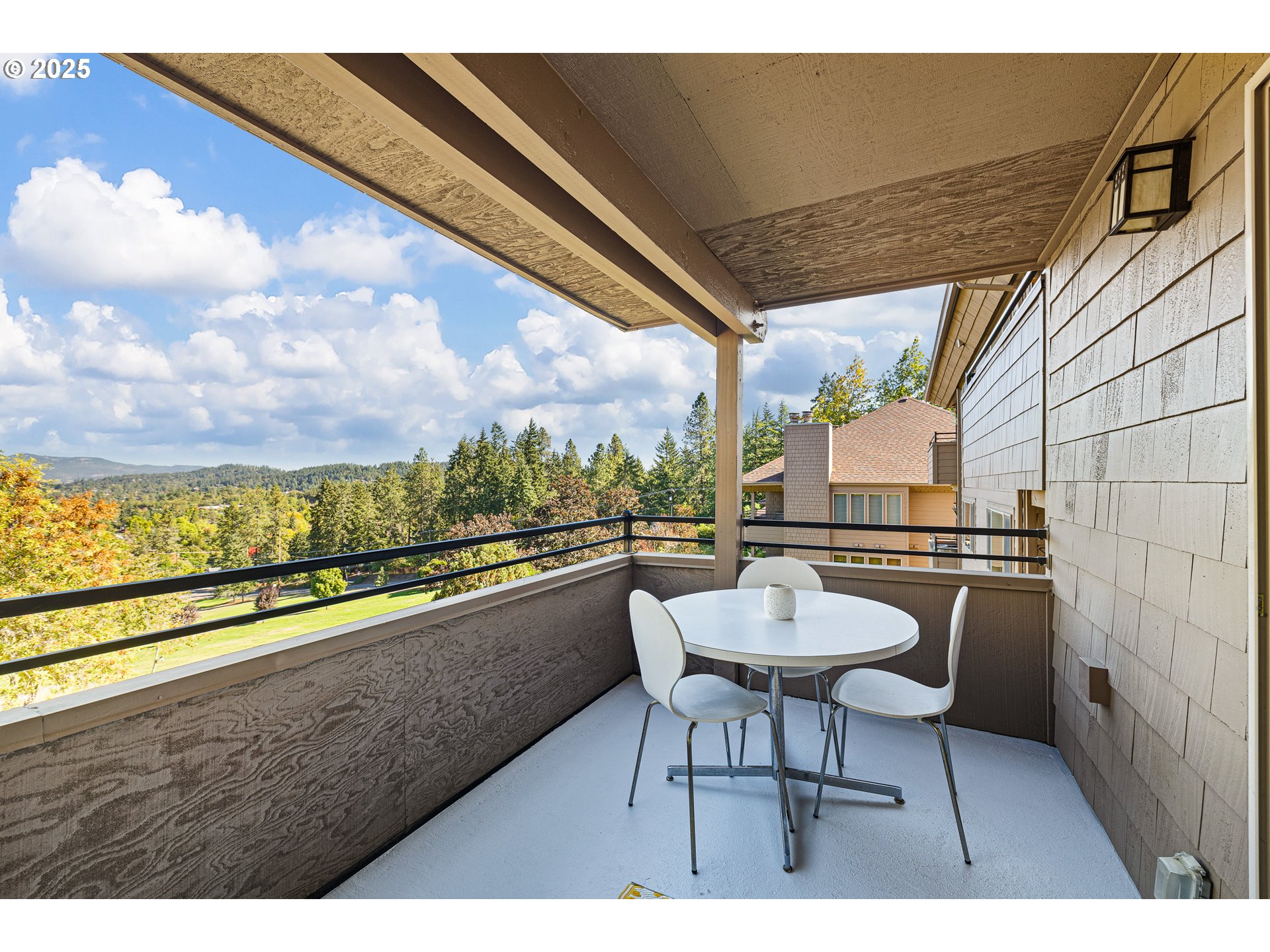 83 ROCKRIDGE DR