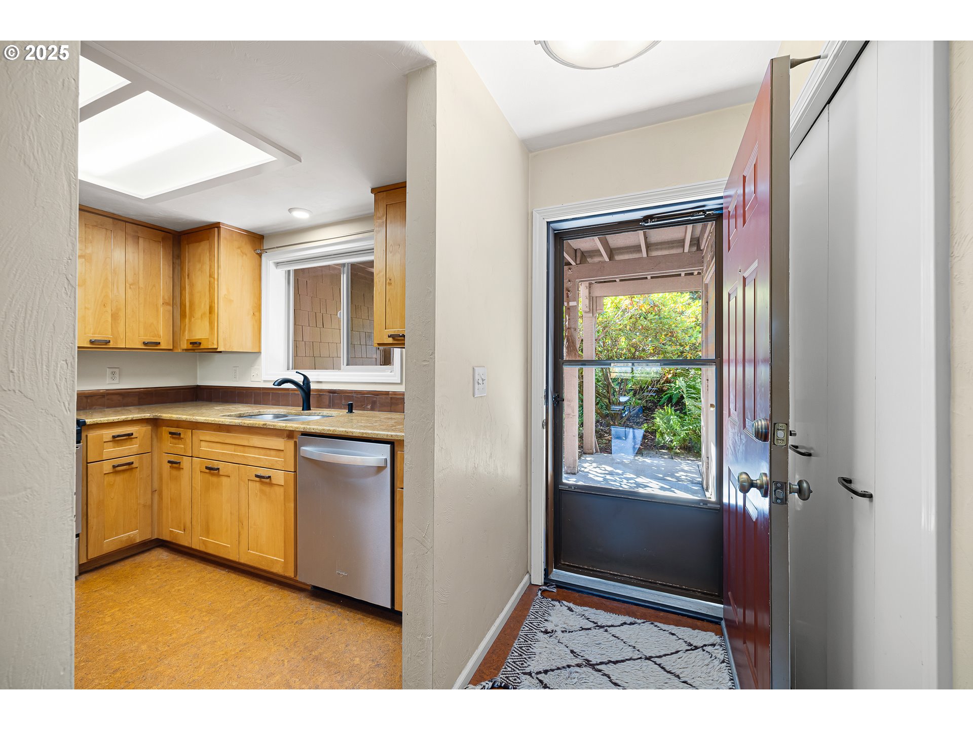 83 ROCKRIDGE DR