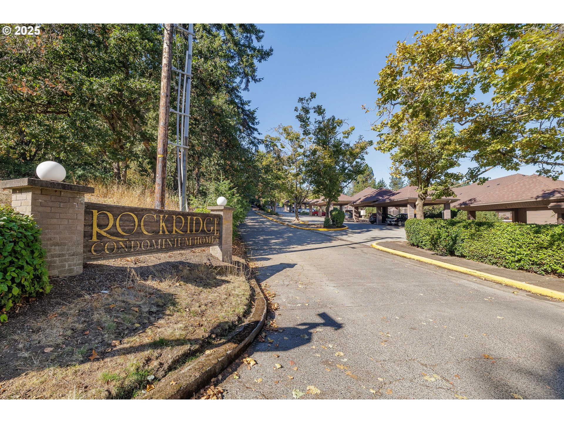 83 ROCKRIDGE DR
