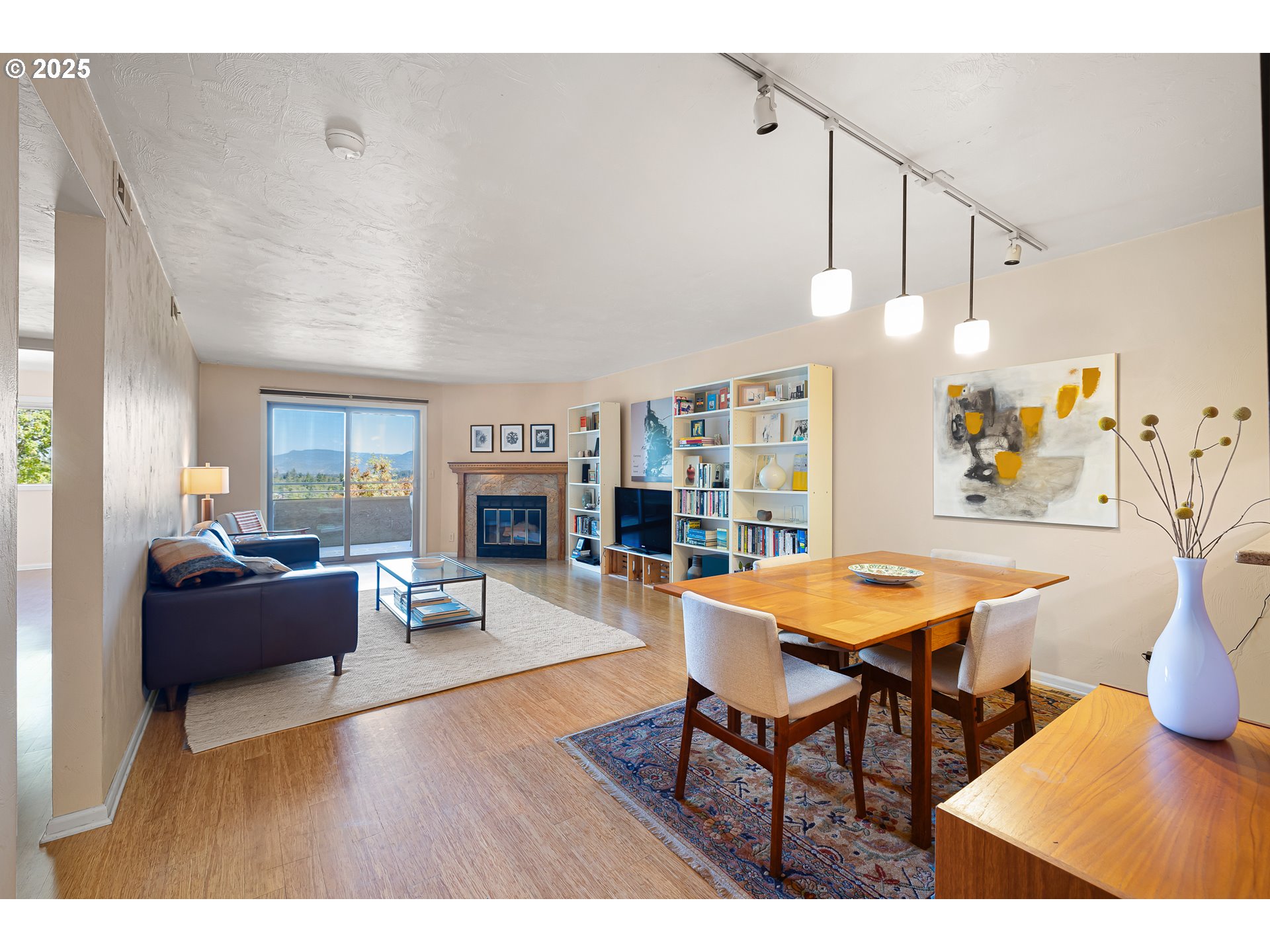83 ROCKRIDGE DR