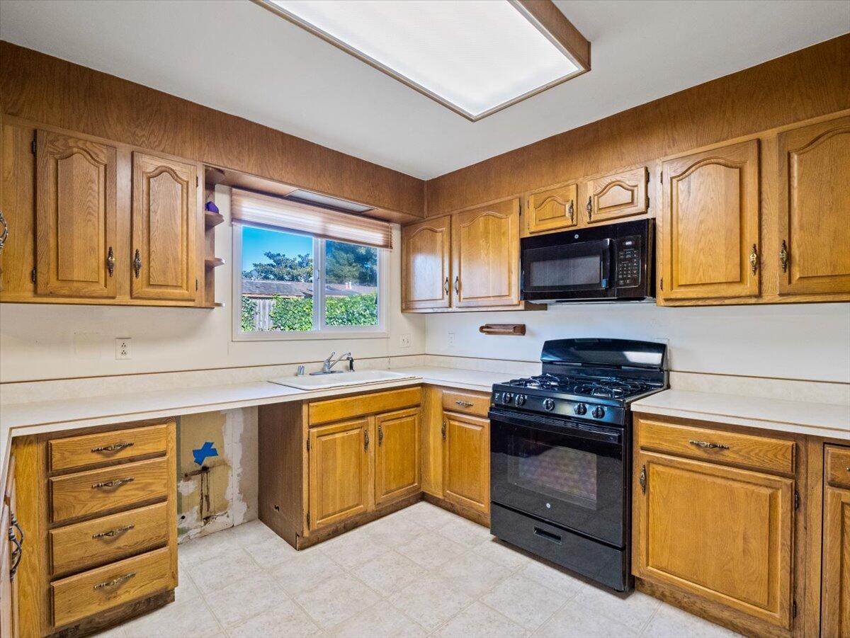 702 San Fernando Drive