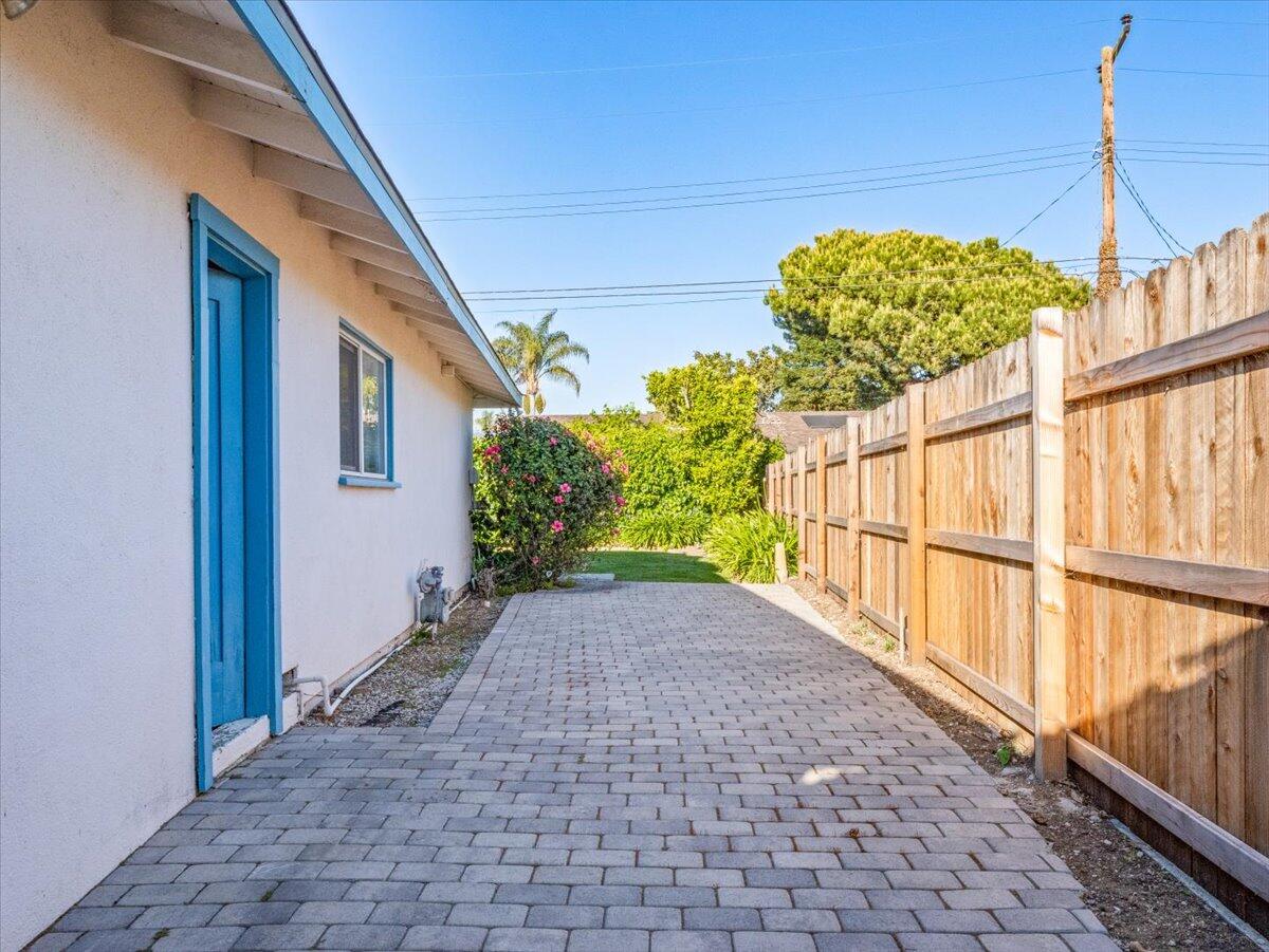 702 San Fernando Drive