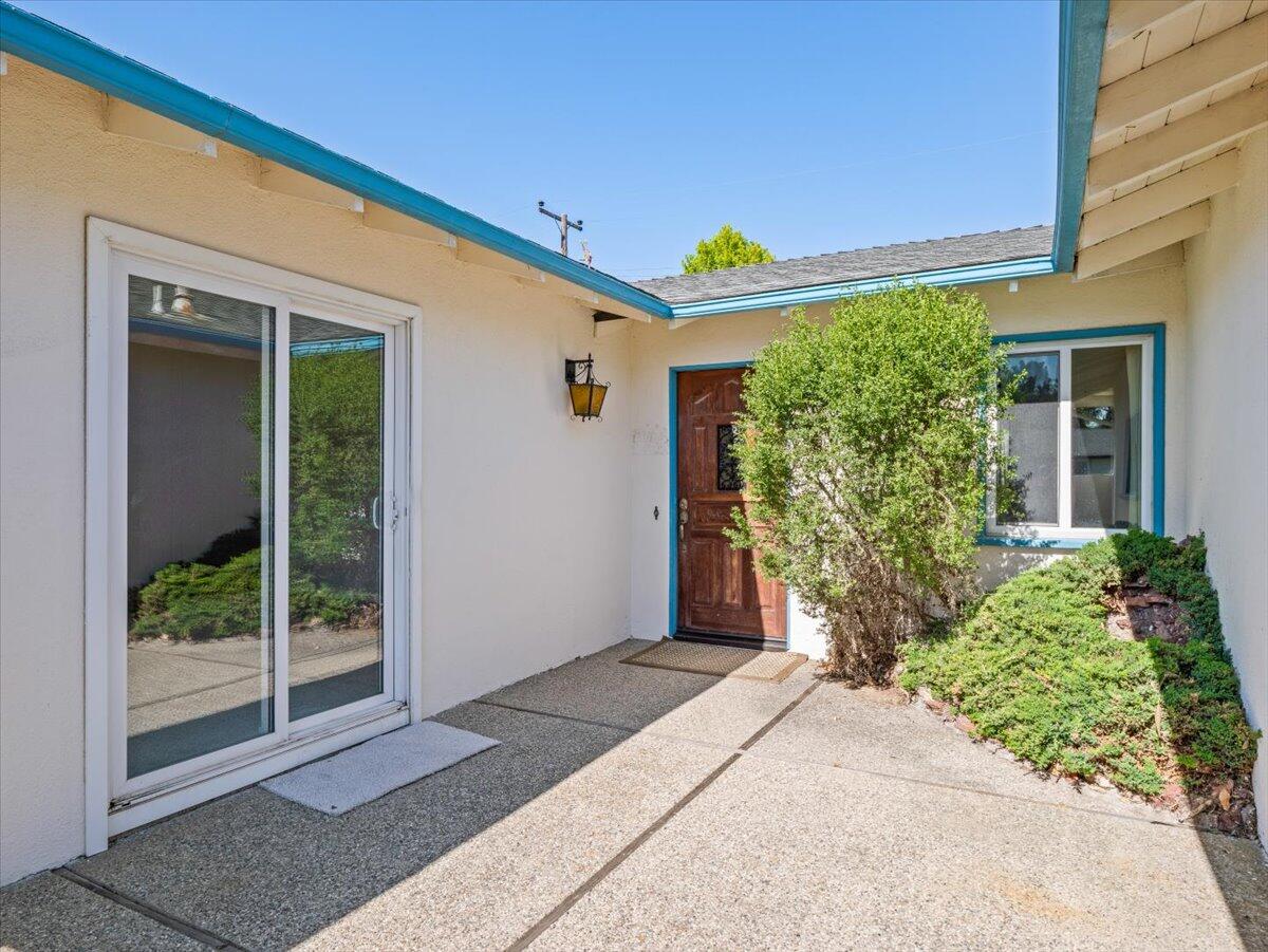 702 San Fernando Drive