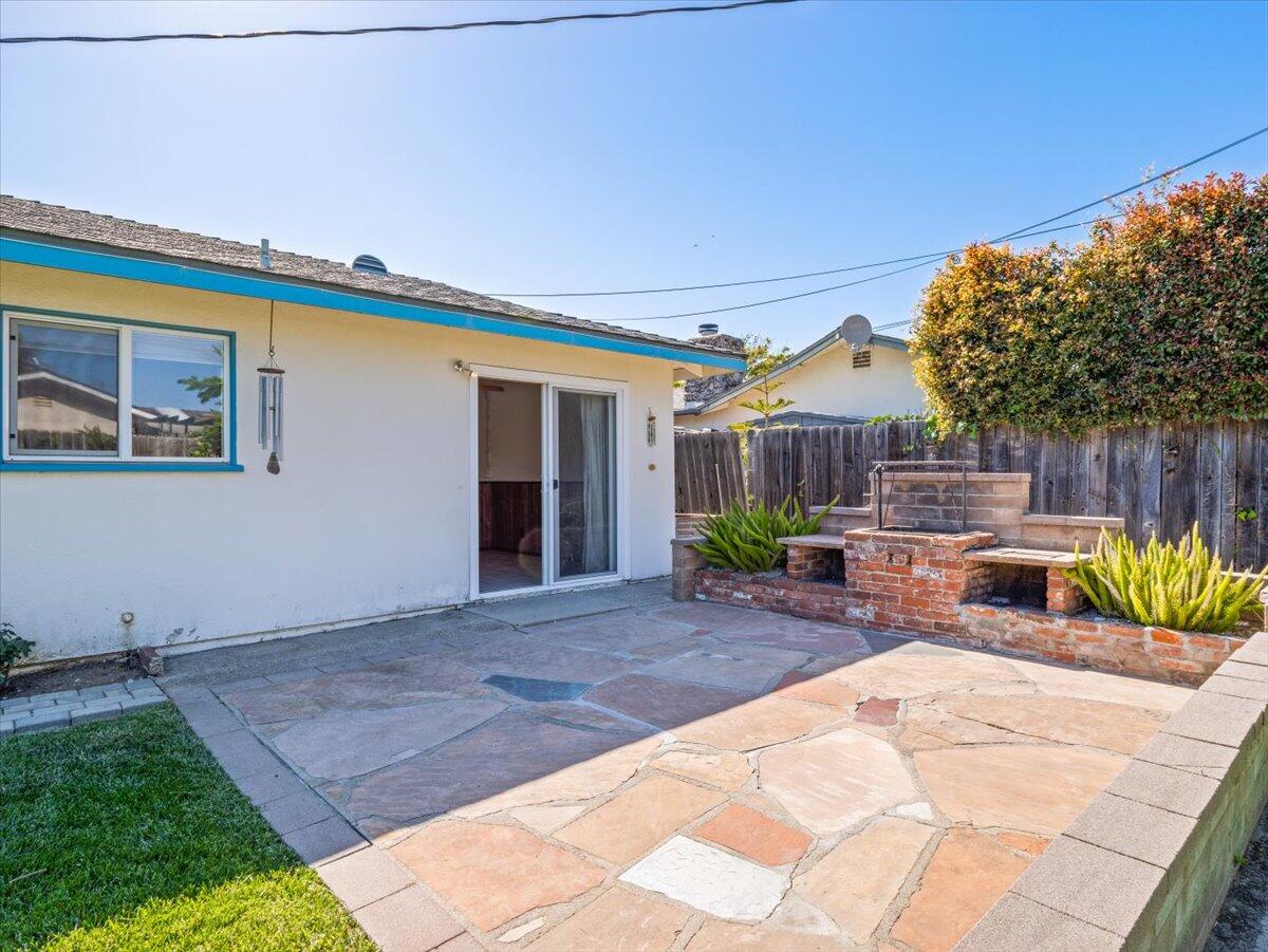 702 San Fernando Drive