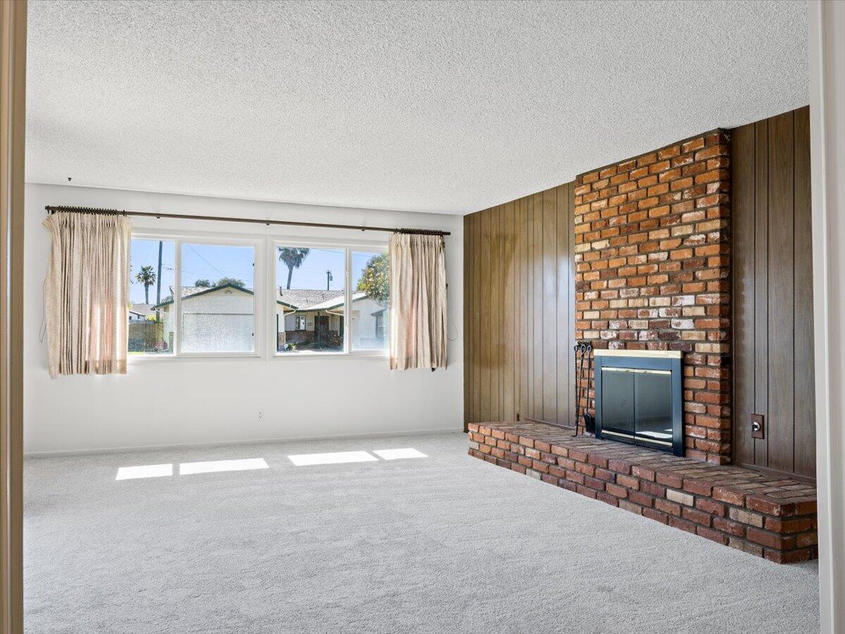 702 San Fernando Drive