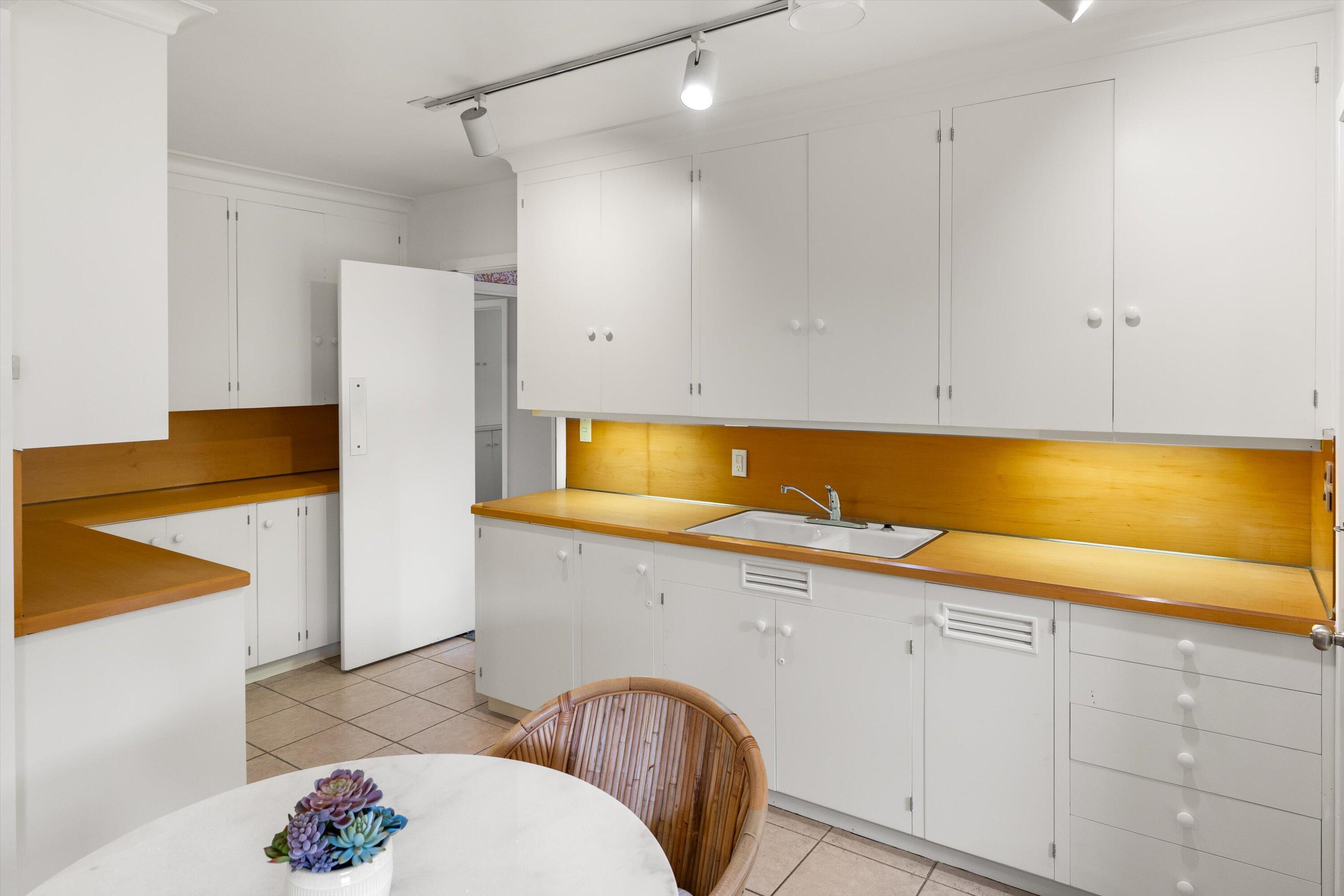 1666 San Leandro Lane