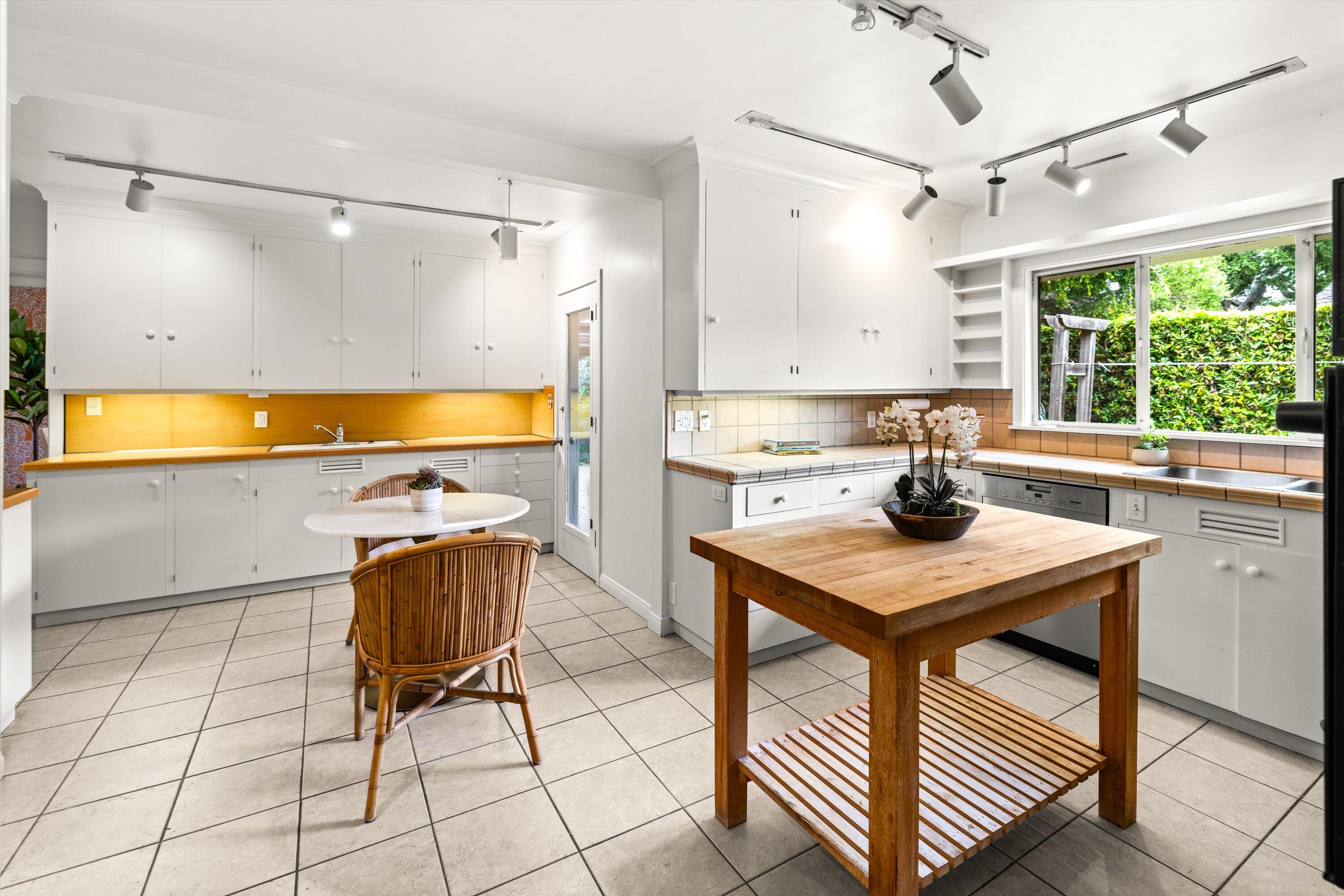 1666 San Leandro Lane