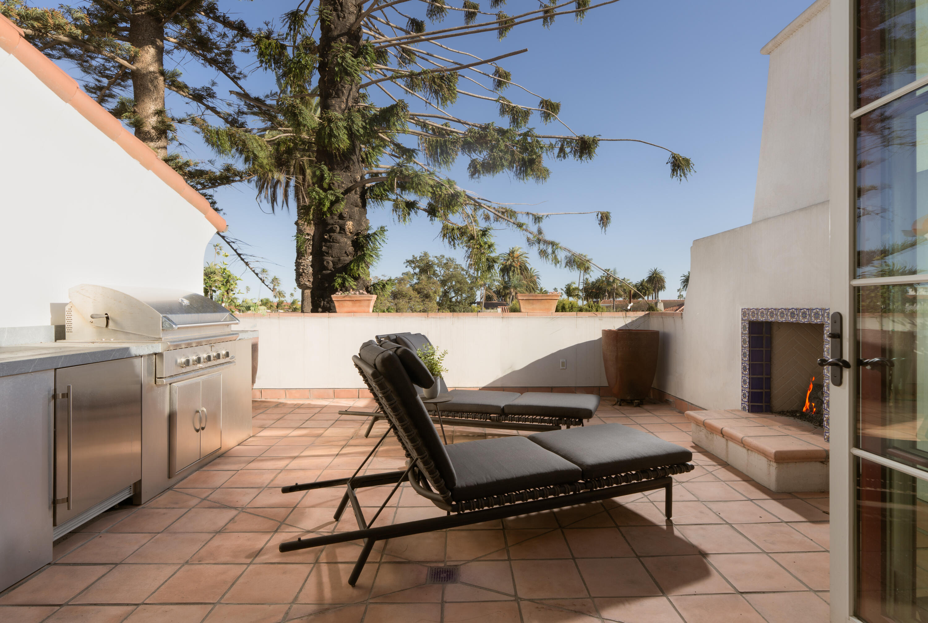 122 W Yanonali Street