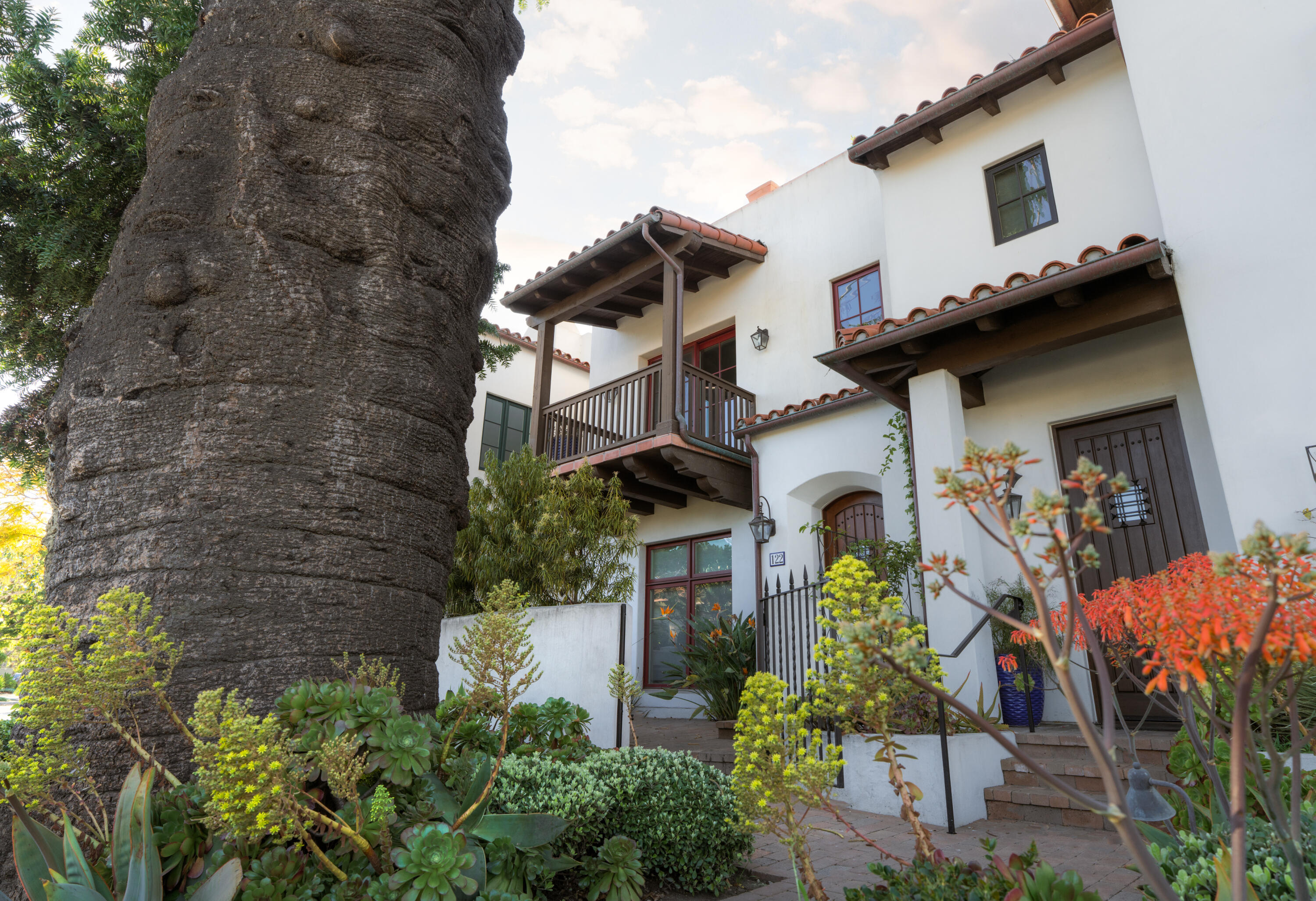 122 W Yanonali Street