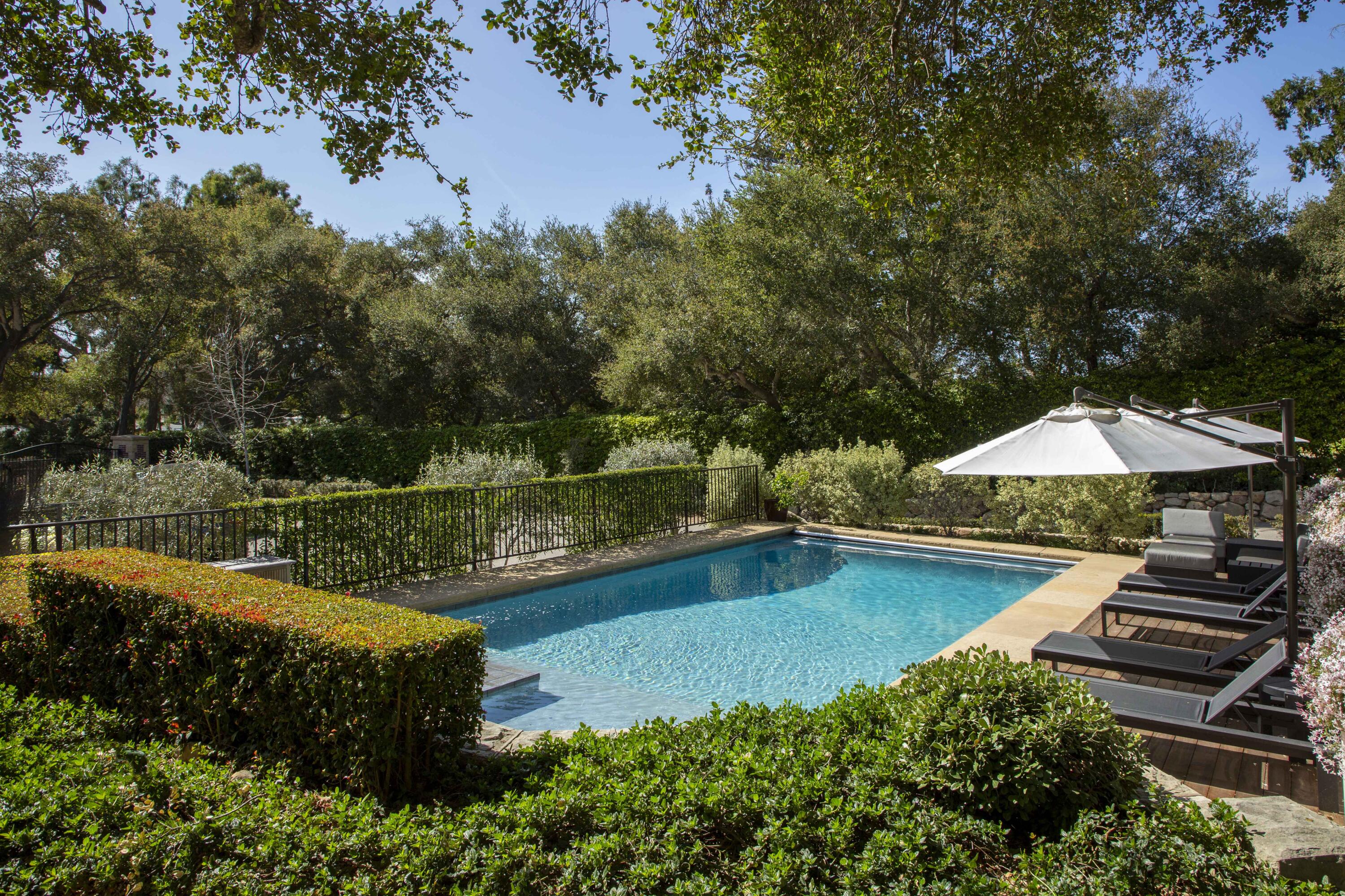 1729 Glen Oaks Drive