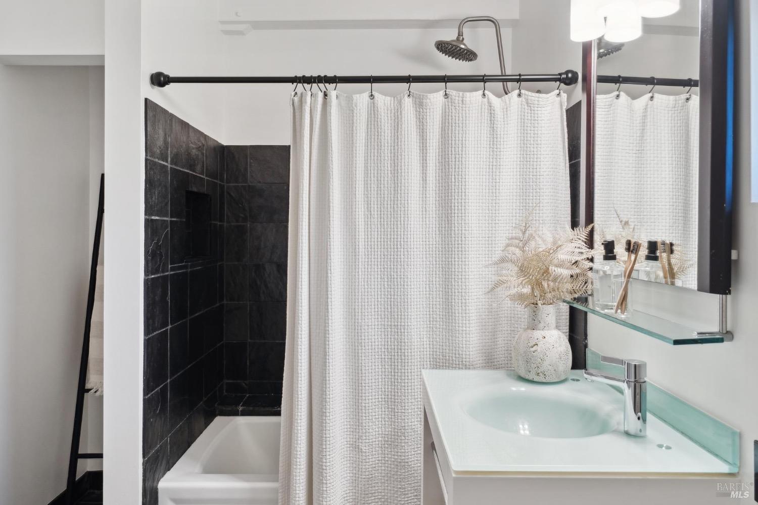 925 W California Ave