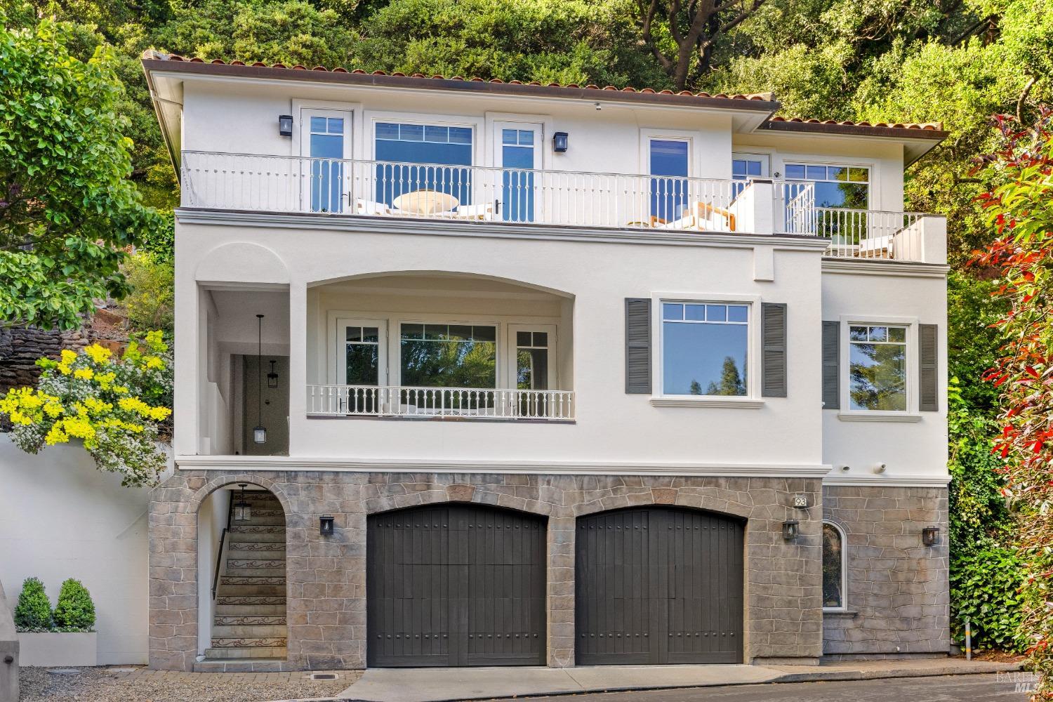 93 Crescent Ave