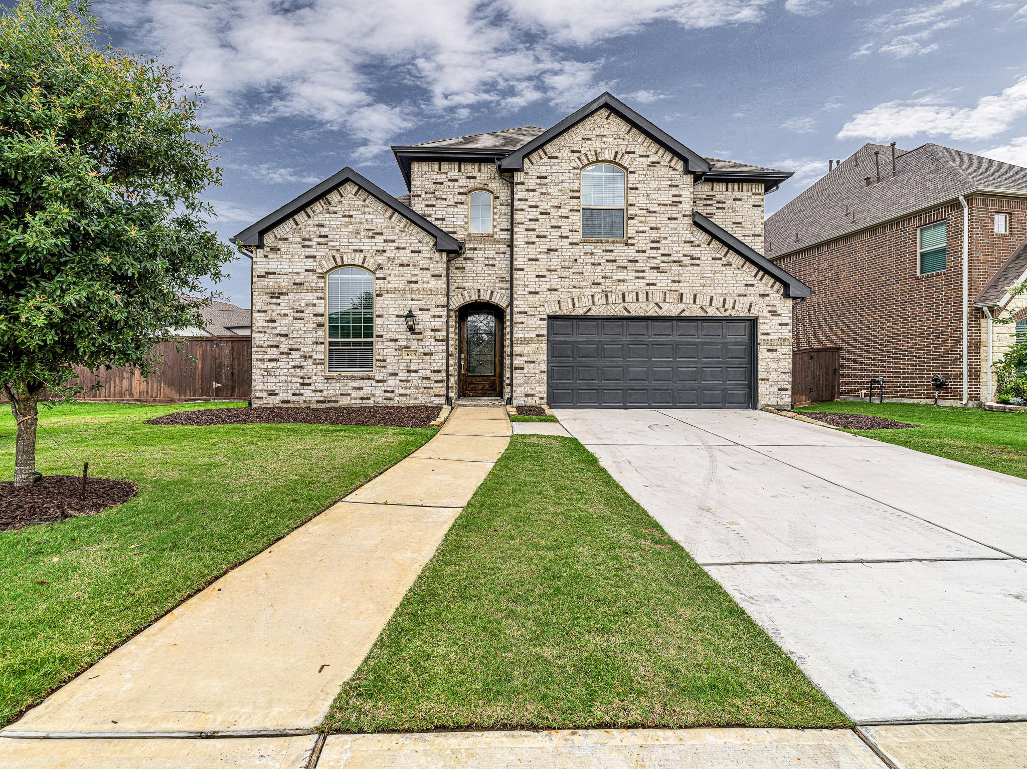 16819 Beechwood Forest Way