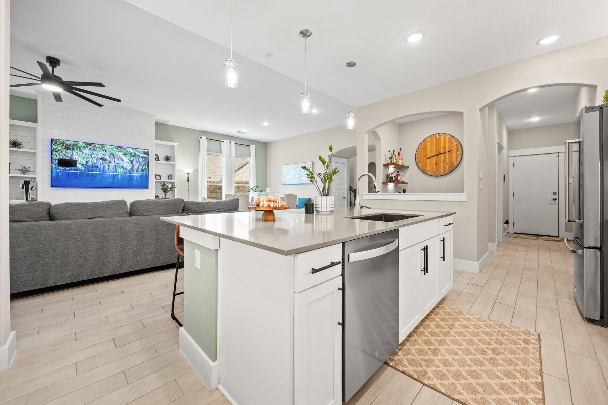 17600 Chino LN