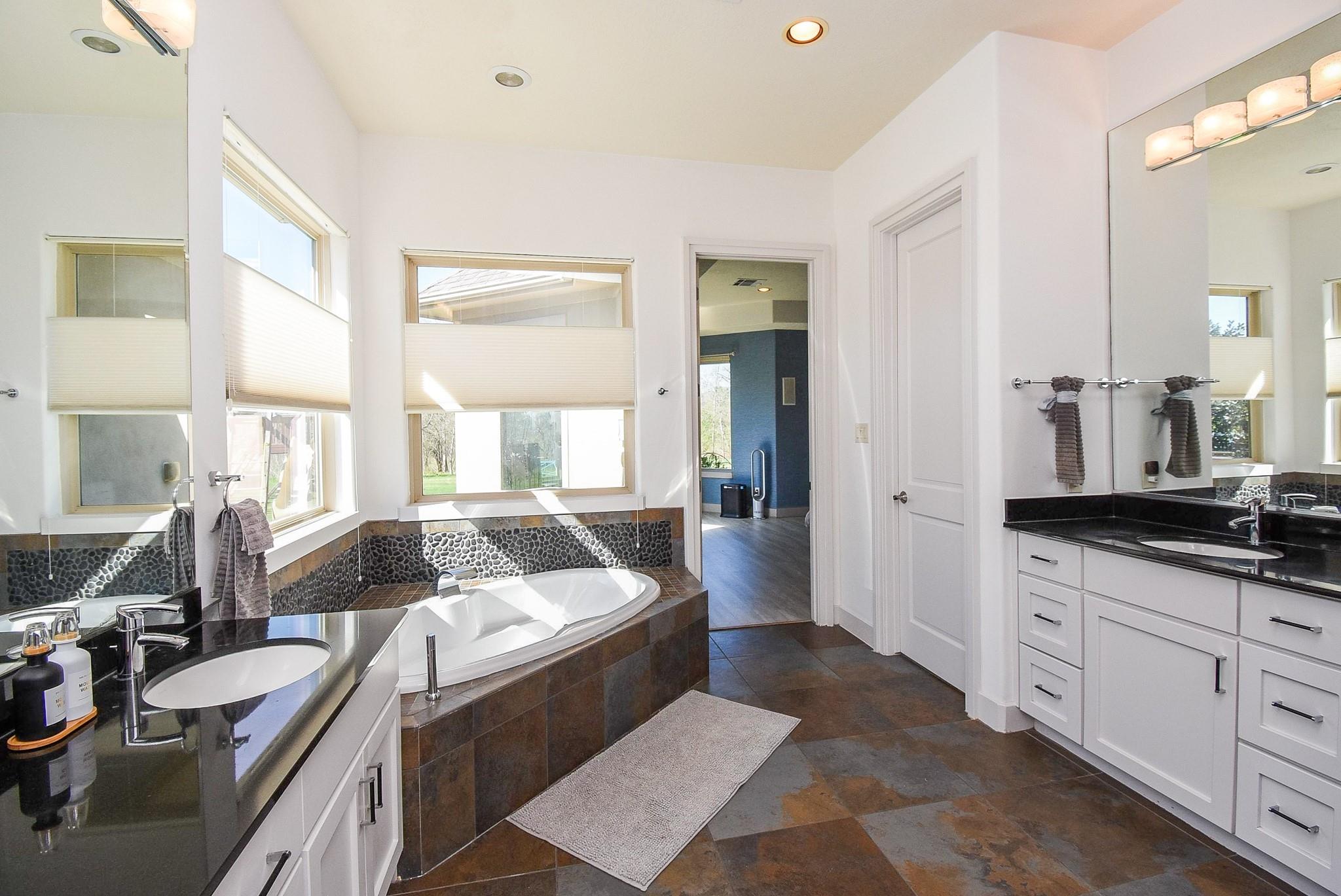 2819 Palmetto Bend