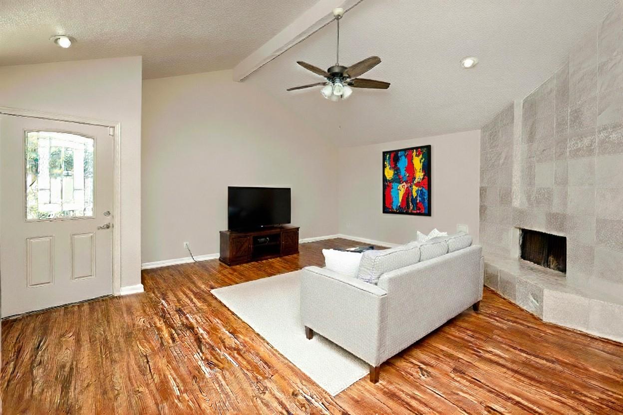 13814 Peach Hollow Lane