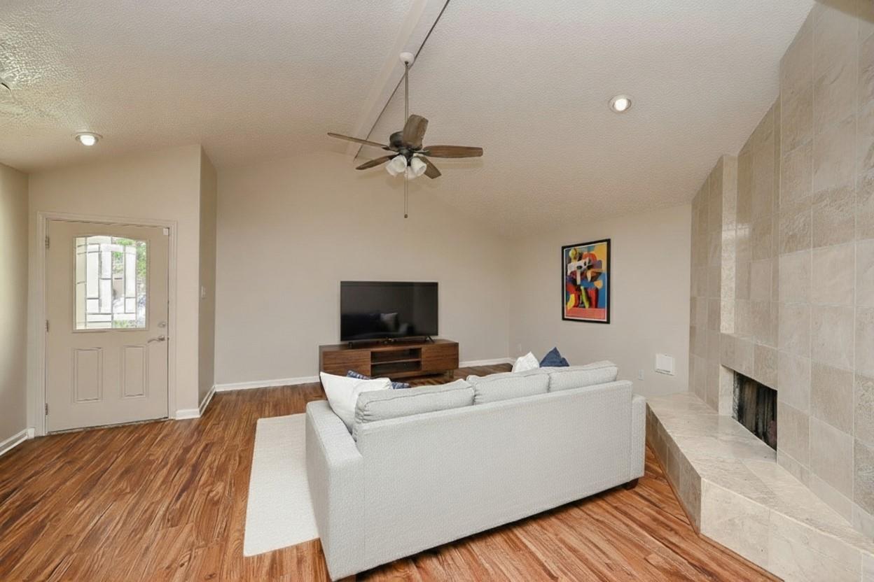 13814 Peach Hollow Lane