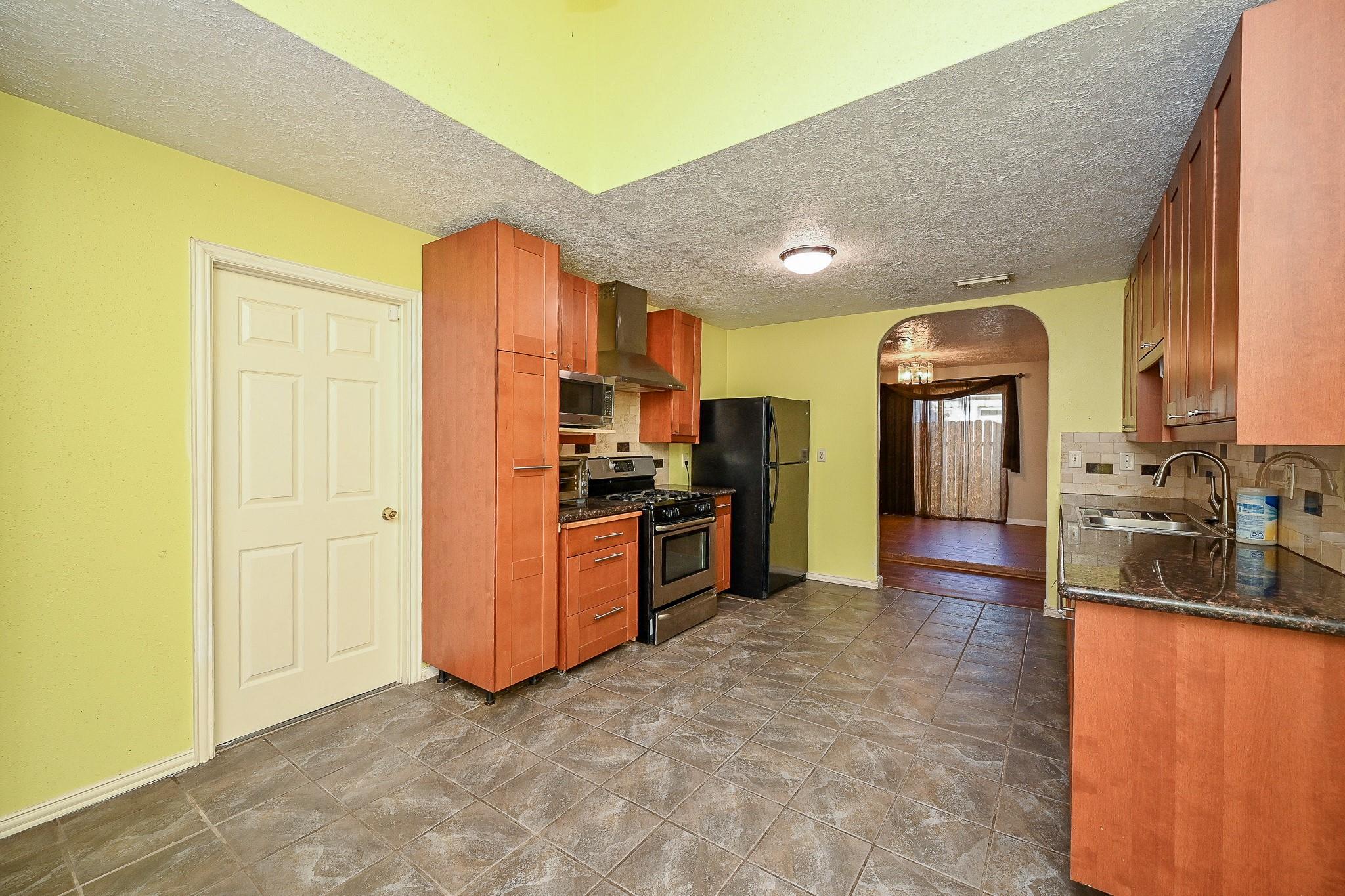 13814 Peach Hollow Lane