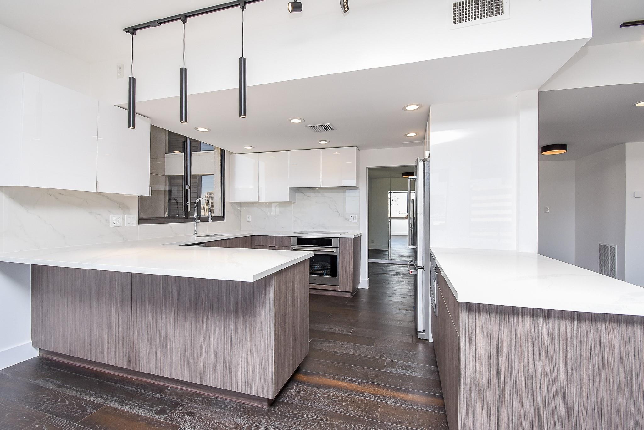 49 Briar Hollow Lane # 406